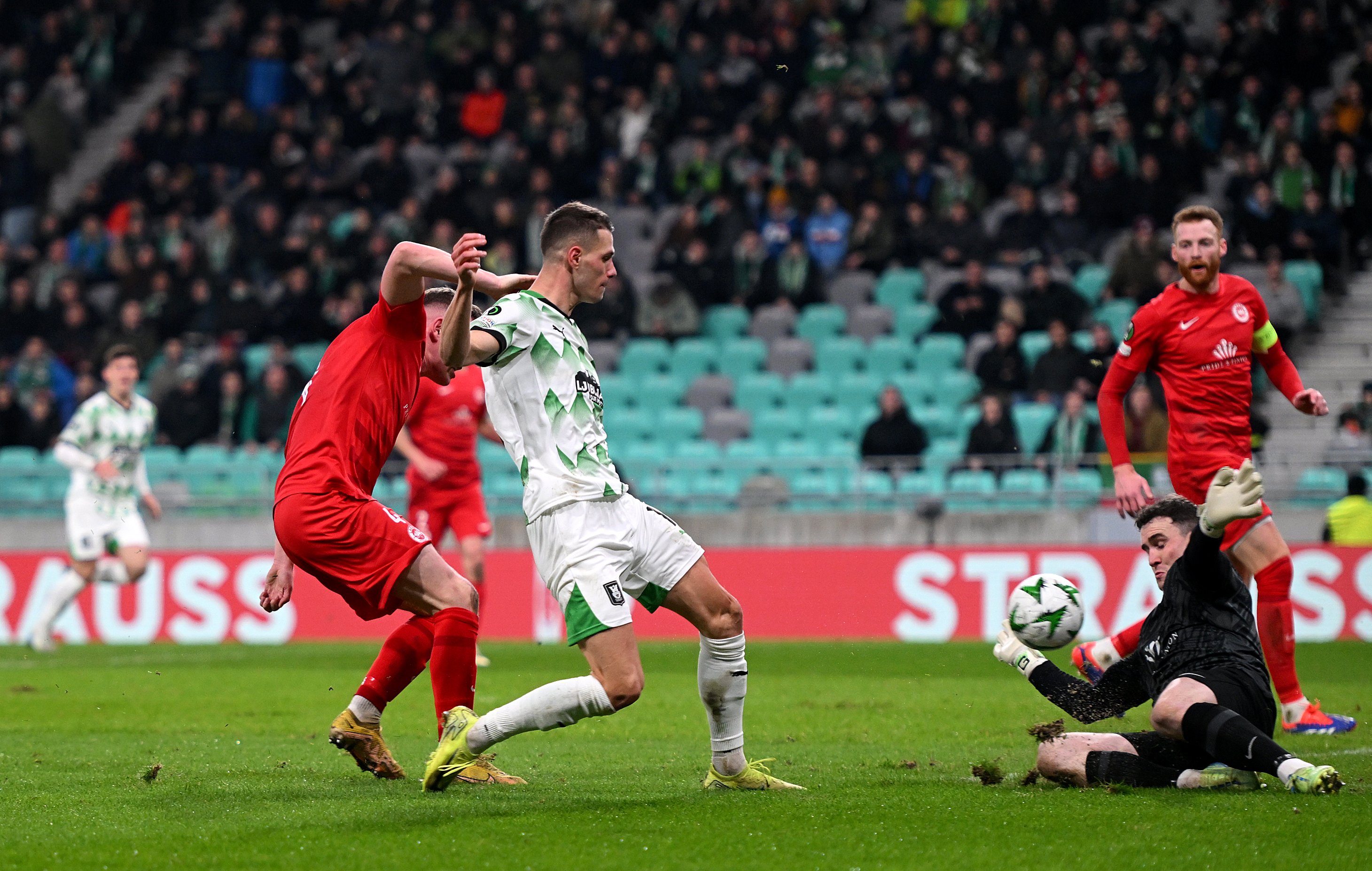 Transfer record pentru fotbalistul așteptat la naționala Rom&acirc;niei: Merge la un club mare!
