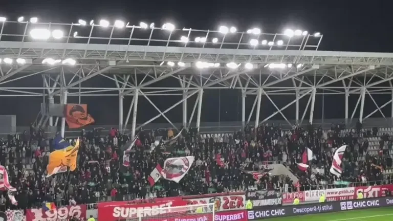 Galeria lui Dinamo a intonat Imnul Național la meciul cu Sepsi OSK