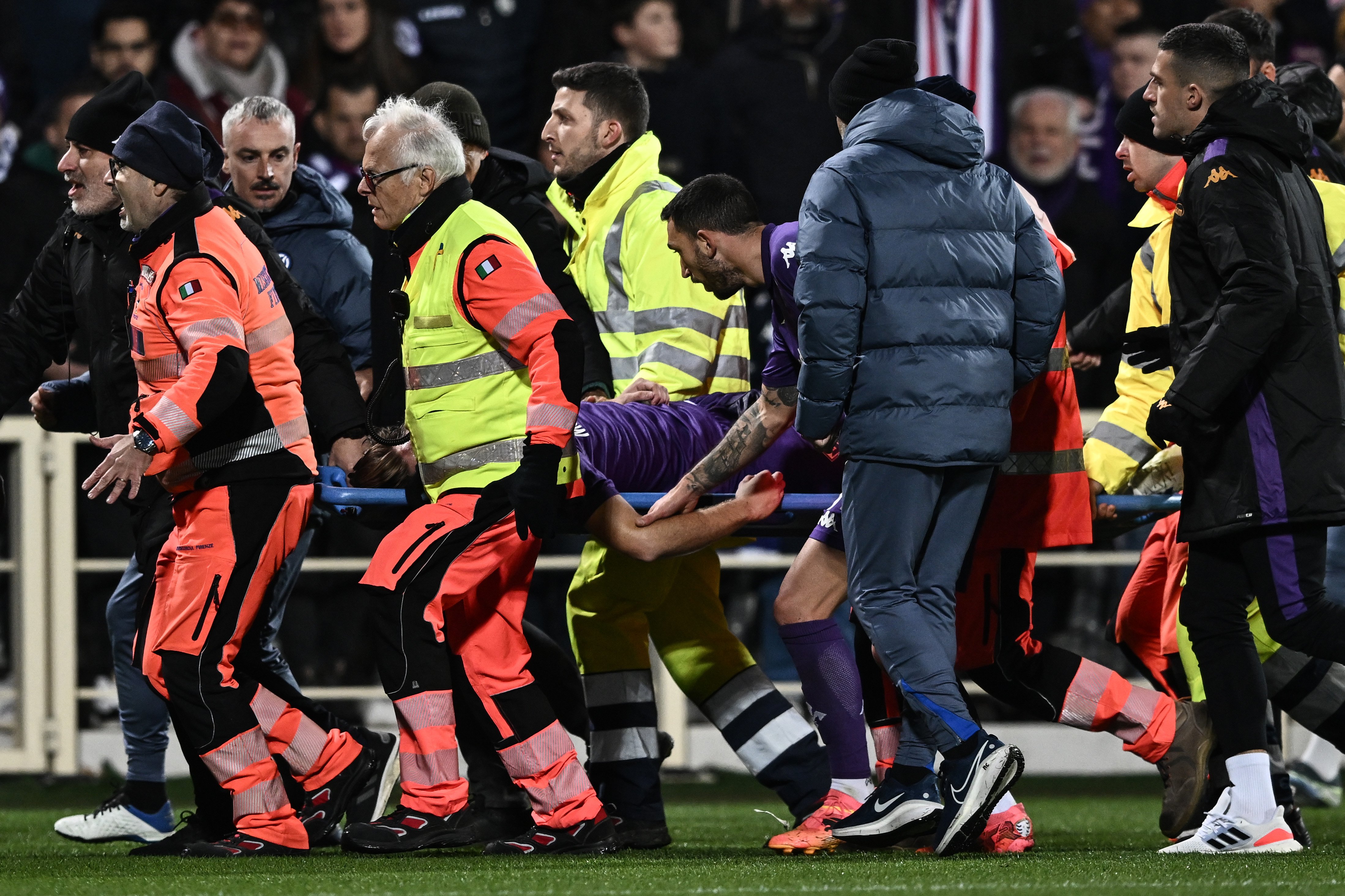 Edoardo Bove este conștient! Primele informații de la spital despre jucătorul care s-a prăbușit pe teren la Fiorentina - Inter