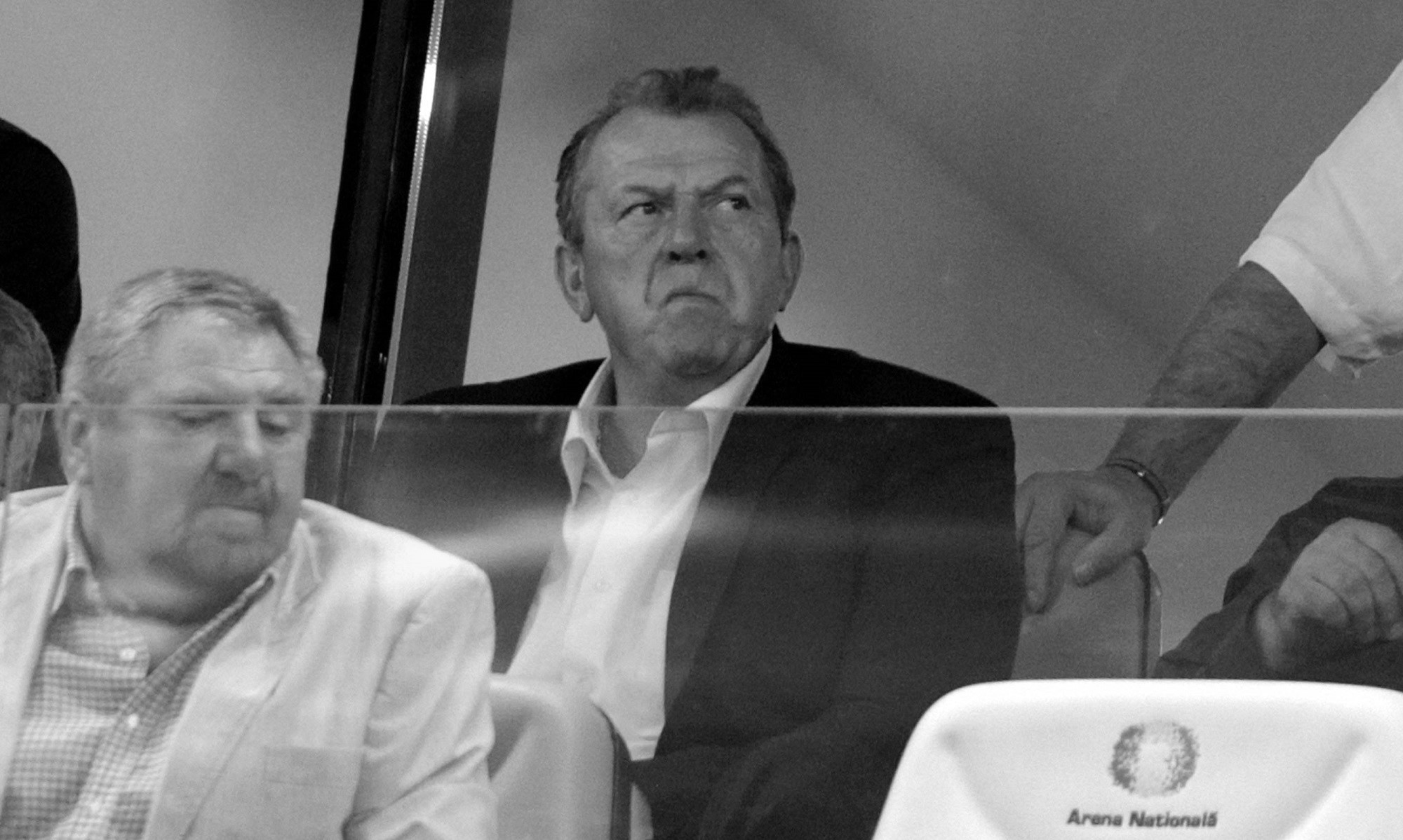 Cum i-au schimbat comuniștii numele lui Helmut Duckadam, șvab după tată și maghiar după mamă! Ce apare pe coperta cărții din 1989 de la Editura Militară