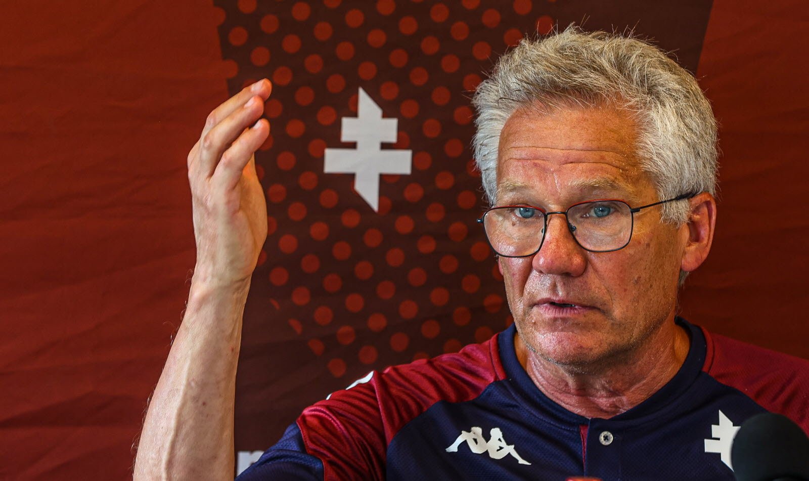 B&ouml;l&ouml;ni pune degetul pe rana deschisă a Rom&acirc;niei: &bdquo;Să ne calmăm puțin! E rușinos, dezonorant că am ajuns aici&ldquo;