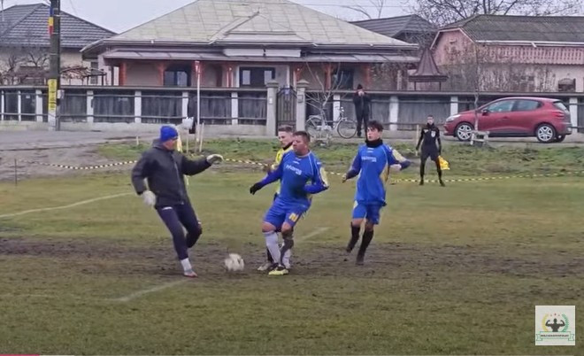 Portar cu geaca de iarnă pe el și cu căciulă &icirc;n Cupa Rom&acirc;niei! &rdquo;Forța Leii Albaștri!&rdquo; și urmașii lui Vasile Alecsandri