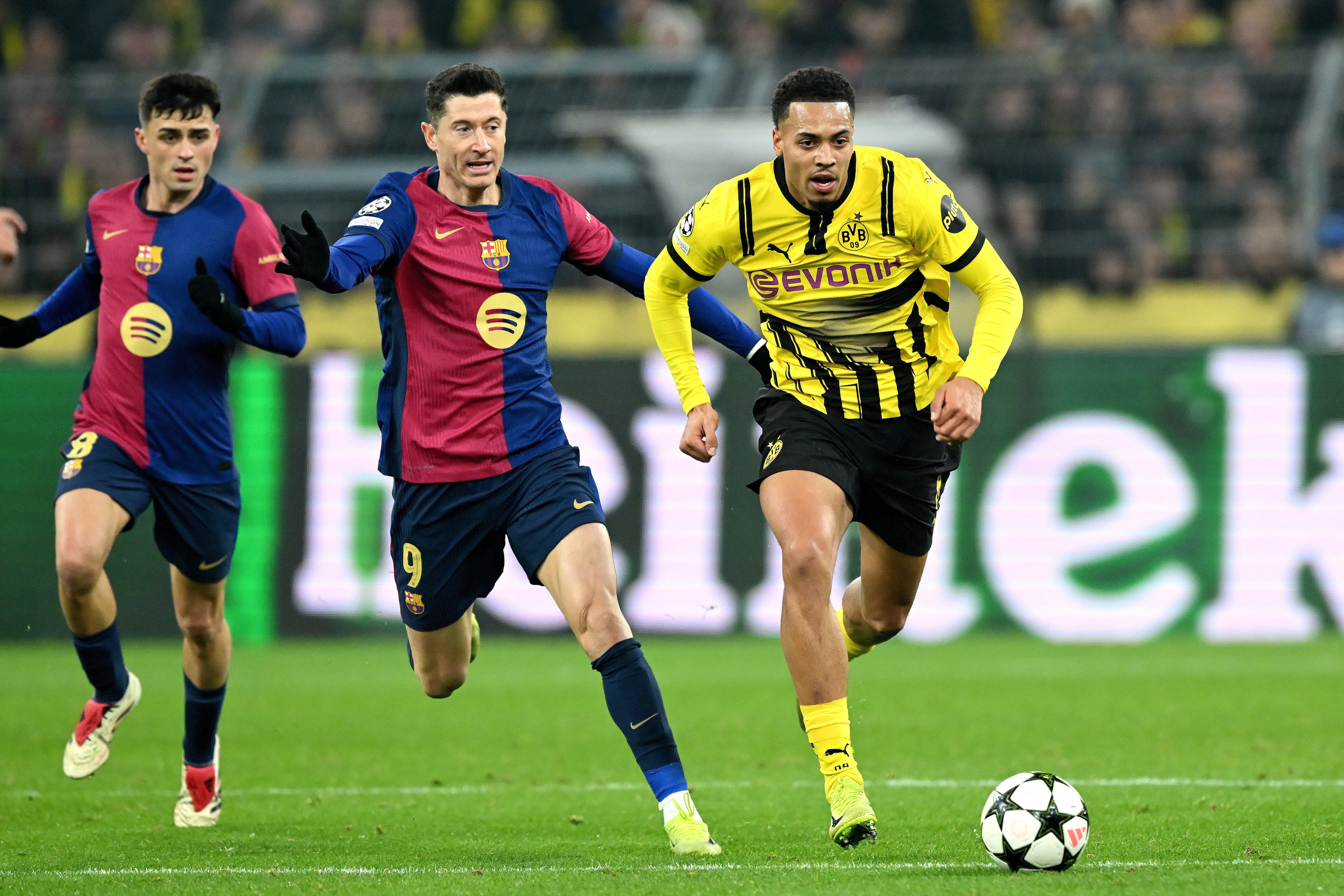 Champions League | Spectacol total: Barcelona c&acirc;știgă la Dortmund, City pierde la Torino! Seară cu 34 de goluri