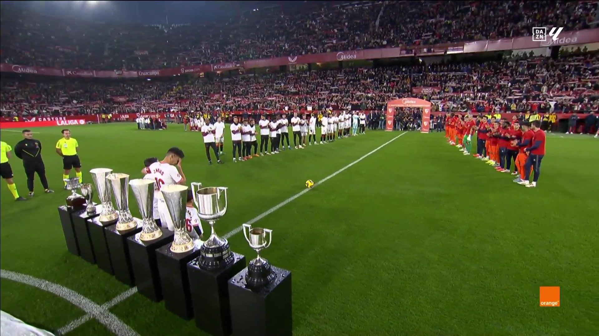 Emoție pură la Sevilla: Jesus Navas, la ultimul meci pe Sanchez-Pizjuan: scenografie, gardă de onoare și multe lacrimi