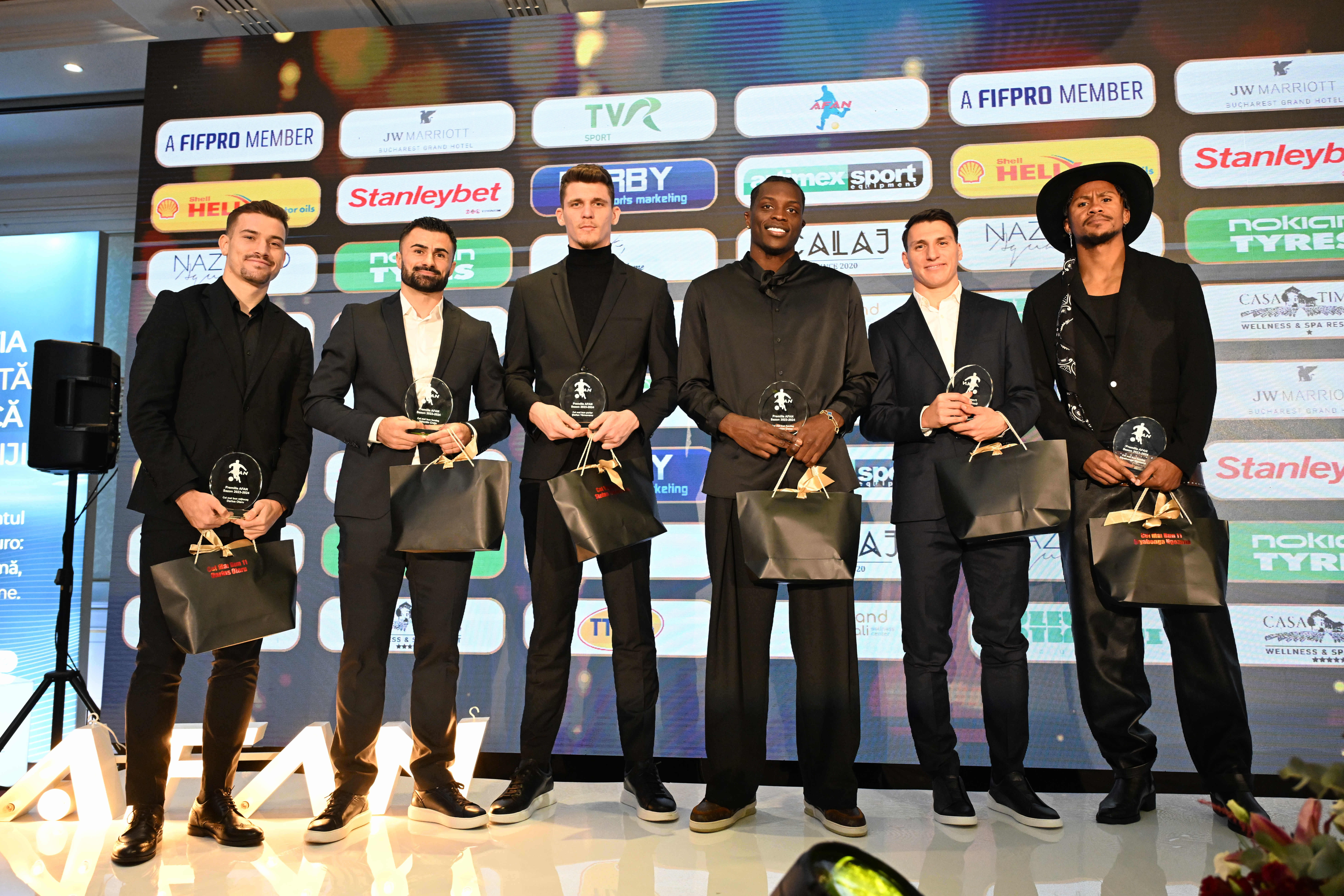 FCSB a &bdquo;confiscat&ldquo; premiile la Gala AFAN: campioana a dat 6 jucători &icirc;n Echipa Ideală a anului