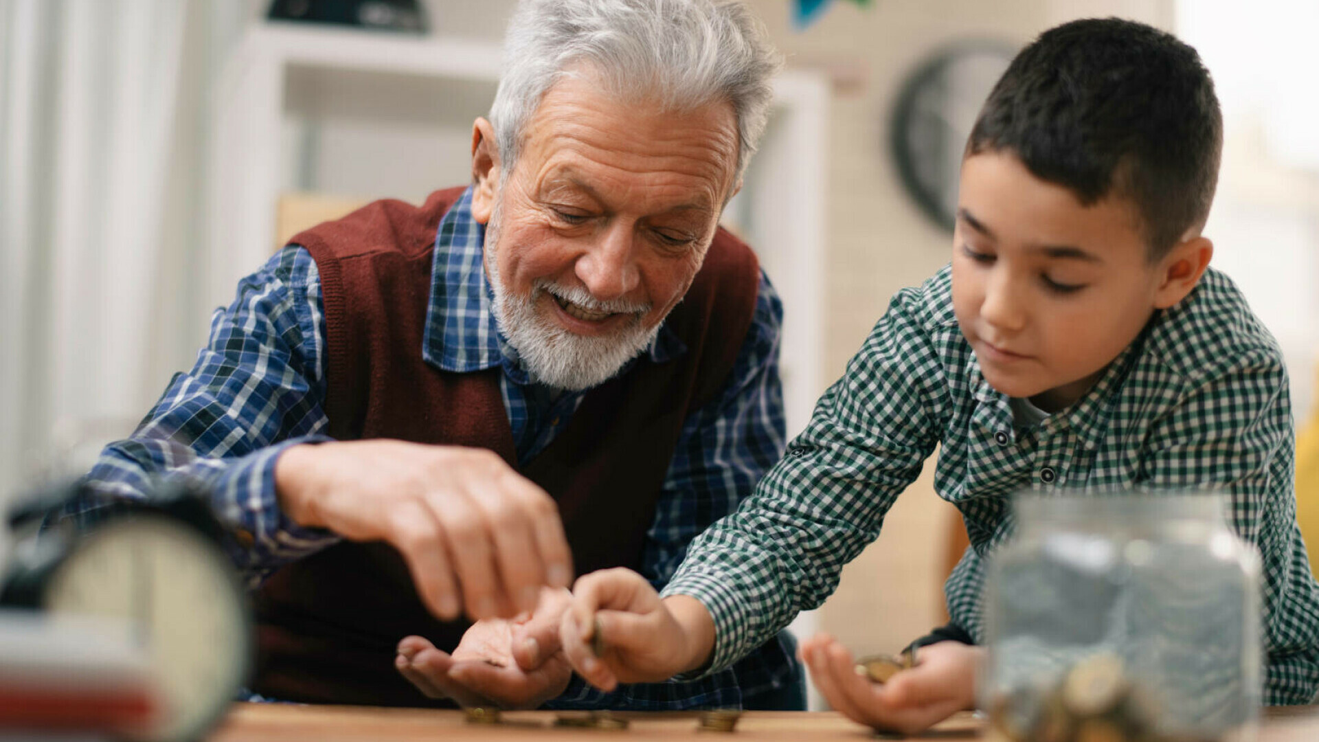 (P) Cum arată comportamenul de economisire în funcție de vârstă. Gen Z vs Millenials