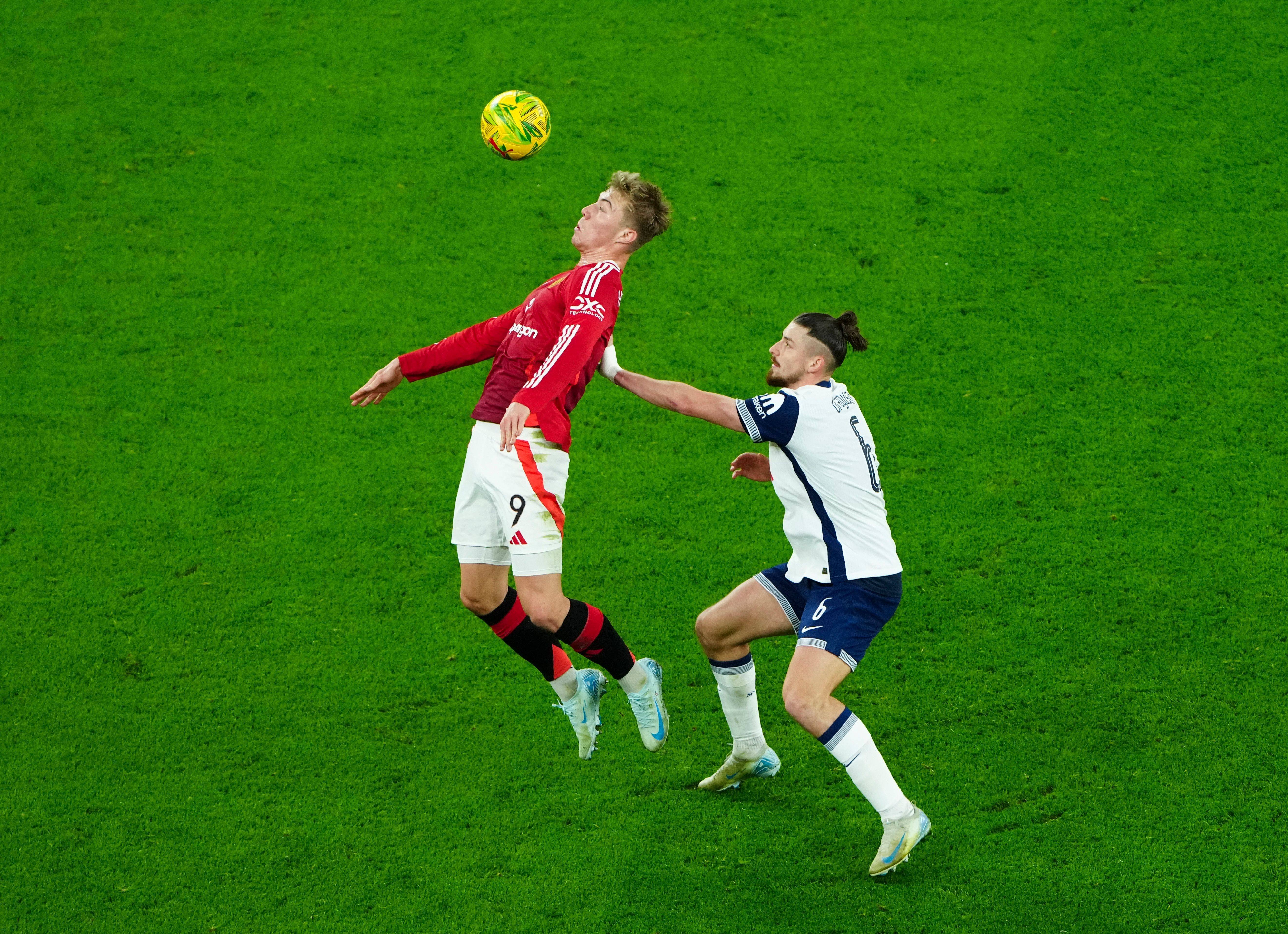 Englezii au ajuns la aceeași concluzie după ce Radu Drăgușin a fost integralist &icirc;n thriller-ul Tottenham - Manchester United