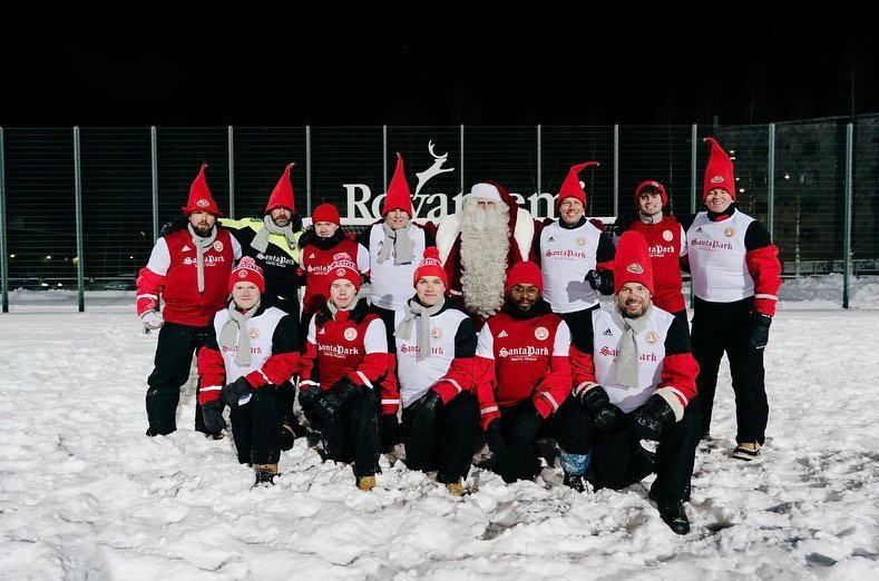 Prin ce ligă mai activează echipa de fotbal a lui Moș Crăciun