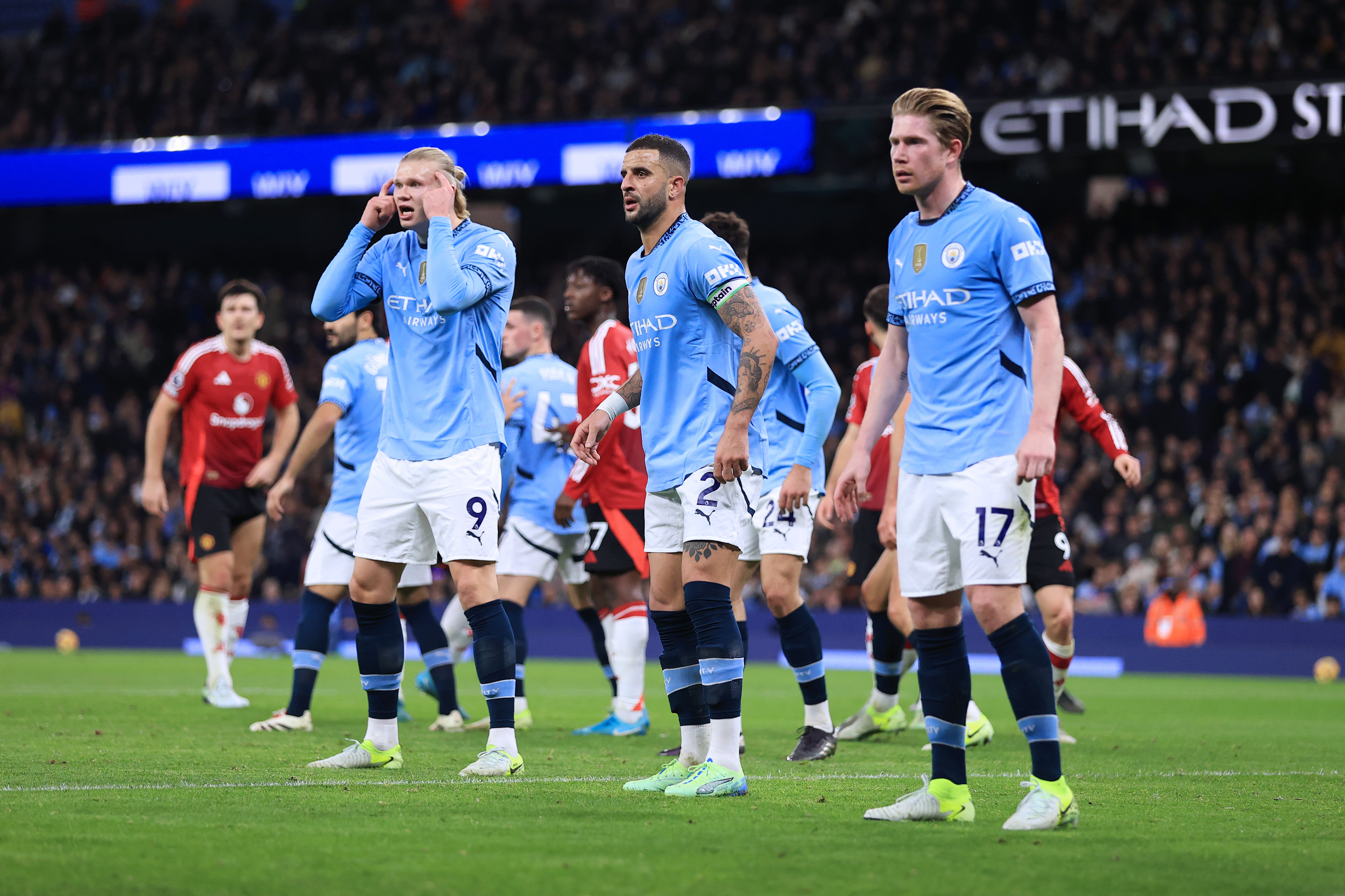 Cutremur la Manchester City! 3 vedete au ajuns pe lista neagră, Guardiola pregătește noi transferuri