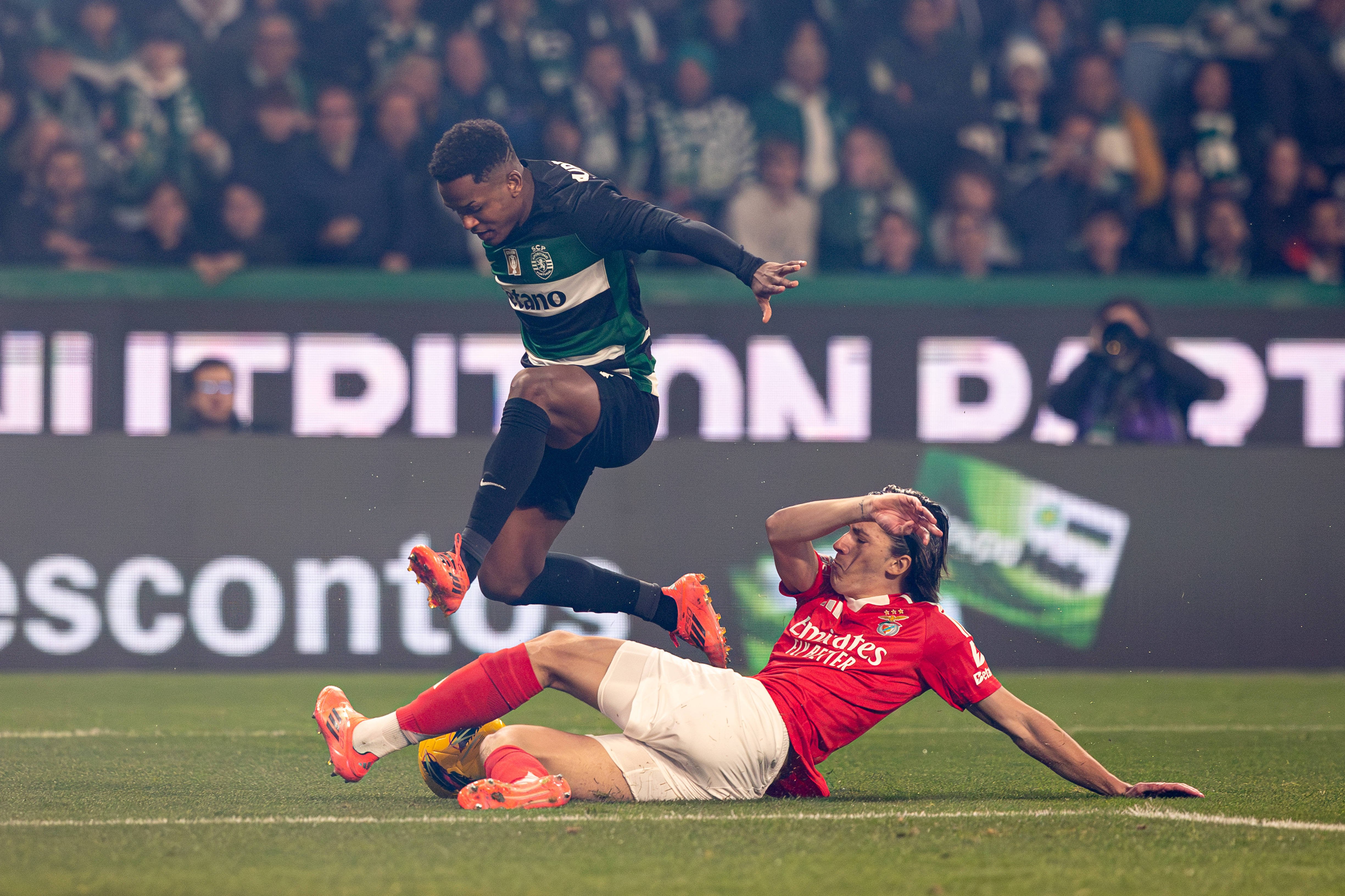 Cel mai frumos clasament la final de an vine din Portugalia! Ce s-a &icirc;nt&acirc;mplat duminică noaptea &icirc;n derby-ul Sporting - Benfica