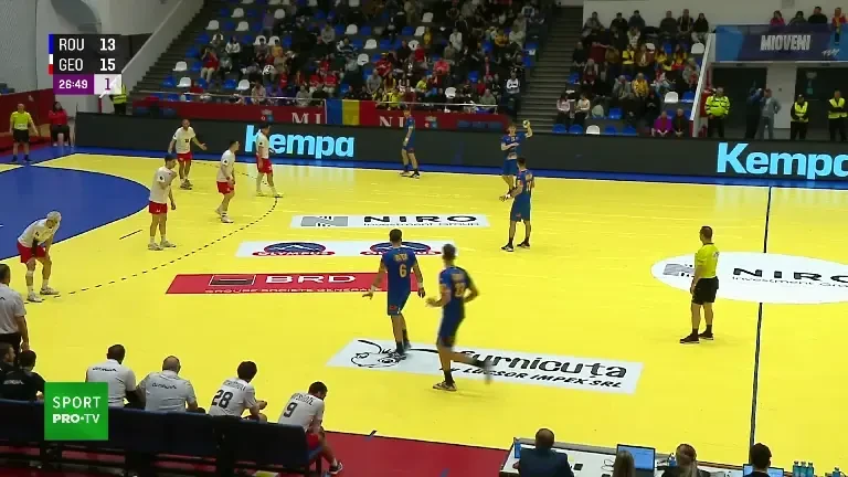 Giorgi Tskhovrebadze, gol spectaculos pe lângă zidul tricolorilor, la ultima fază a primei reprize din România - Georgia