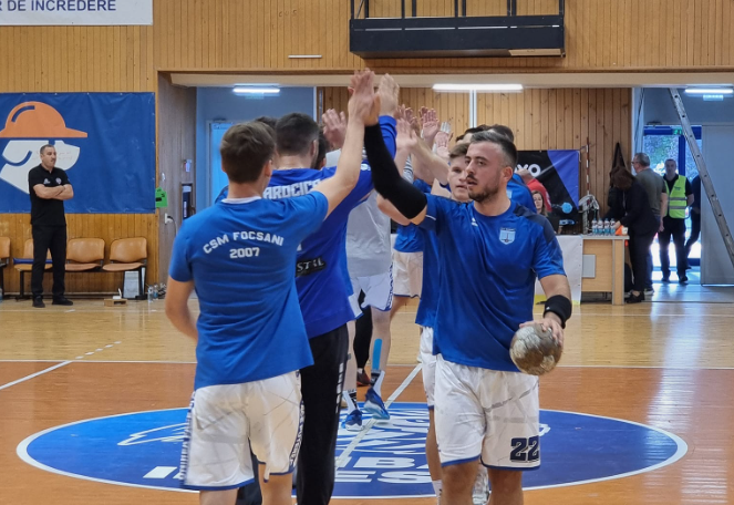 &Icirc;n pragul colapsului: jucători fără salarii de 9 luni la un club din Rom&acirc;nia! Sunt probleme