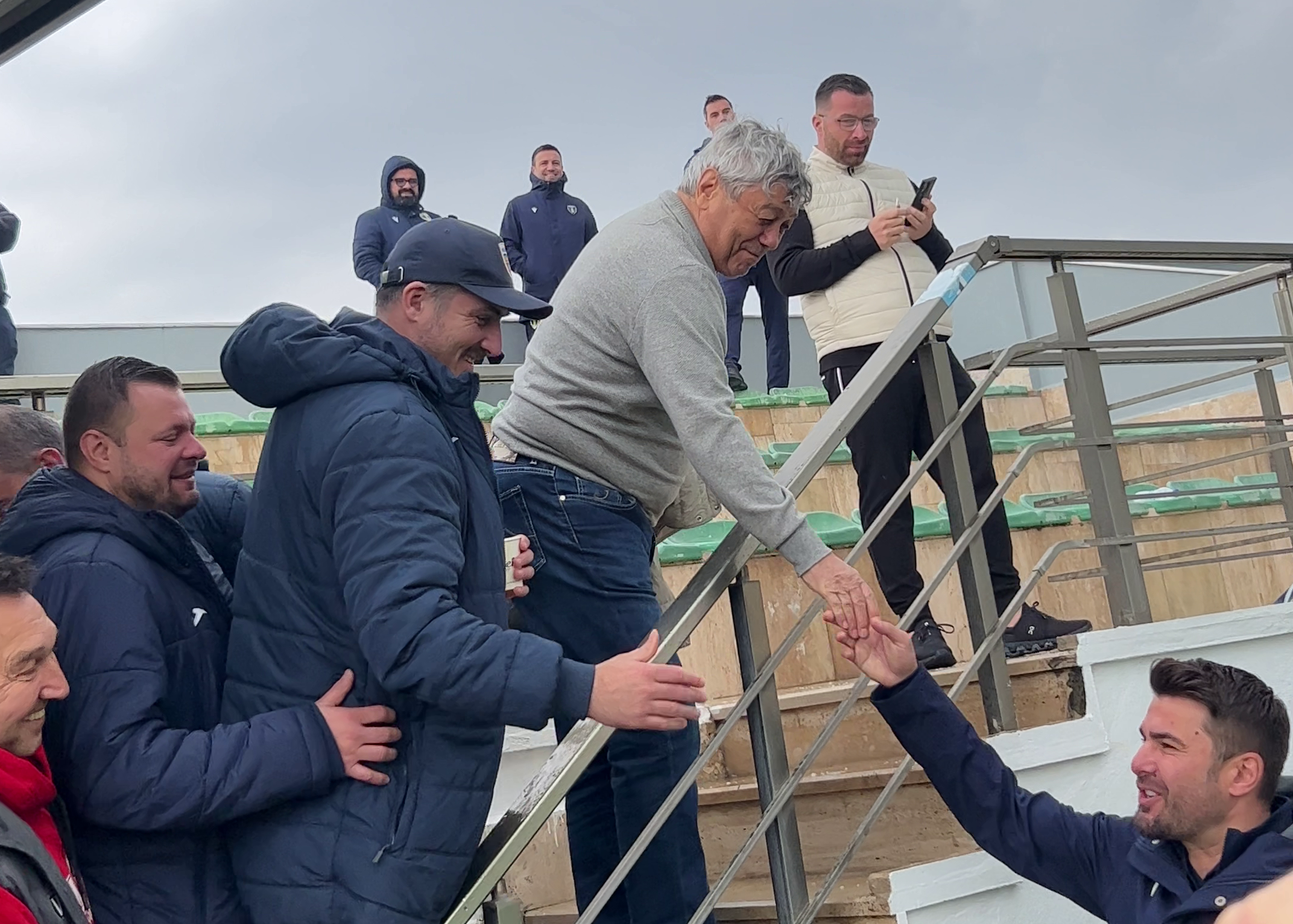&Icirc;nt&acirc;lnire de gradul &rdquo;0&rdquo; &icirc;ntre Lucescu și Mutu, de ziua &rdquo;Briliantului&rdquo;: &rdquo;&Icirc;n sf&acirc;rșit, &icirc;n sf&acirc;rșit!&rdquo; Ce i-a spus selecționerul, tot un z&acirc;mbet