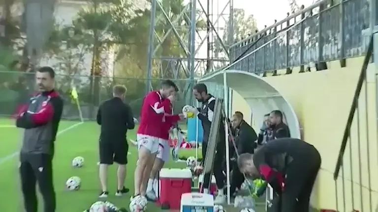 Jucătorii de la Dinamo au fost surprinși cu un lichid inedit în Antalya :)