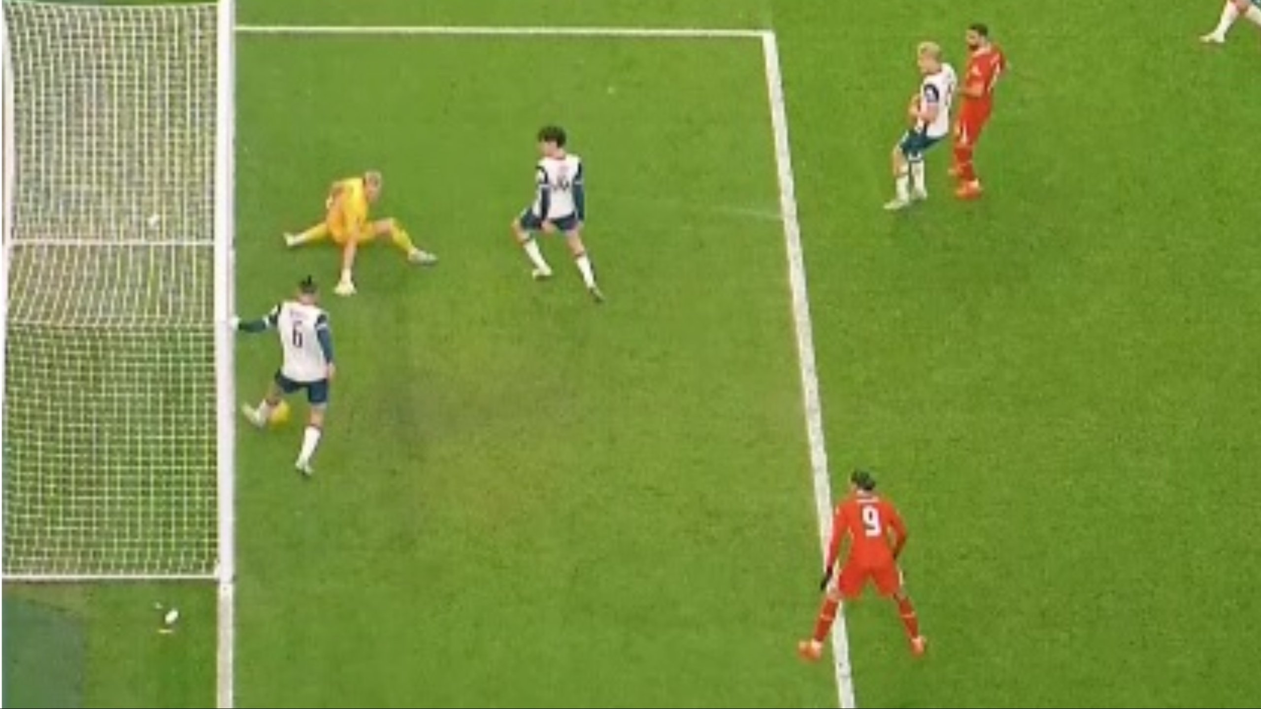 Zidul Drăgușin! Intervenție colosală &icirc;n victoria lui Tottenham cu Liverpool: Incredibil! C&acirc;t de bine!