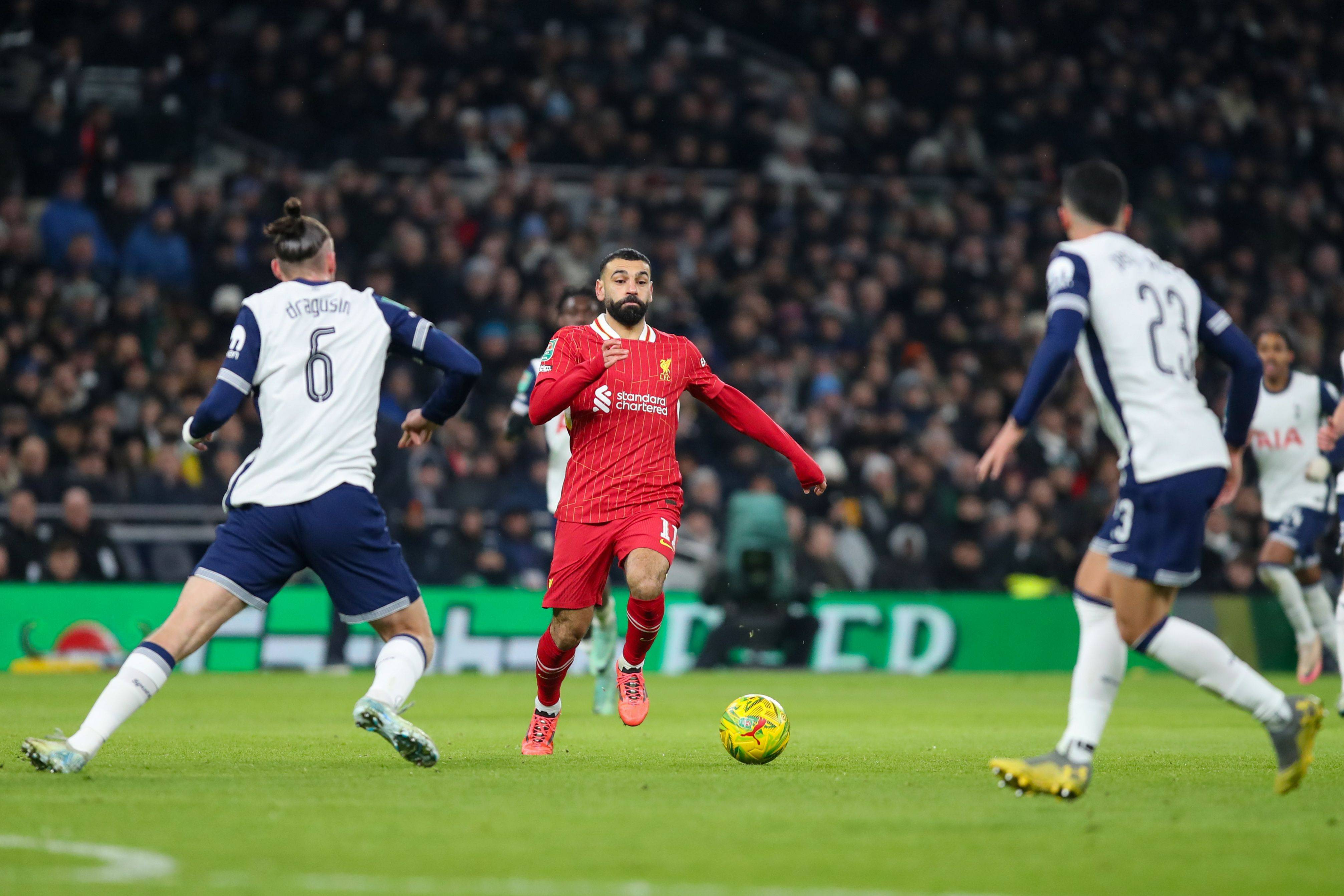 &rdquo;L-a văzut cineva pe Mohamed Salah?&rdquo; Starul lui Liverpool, un dezastru &icirc;n fața lui Radu Drăgușin &icirc;n 0-1 cu Tottenham