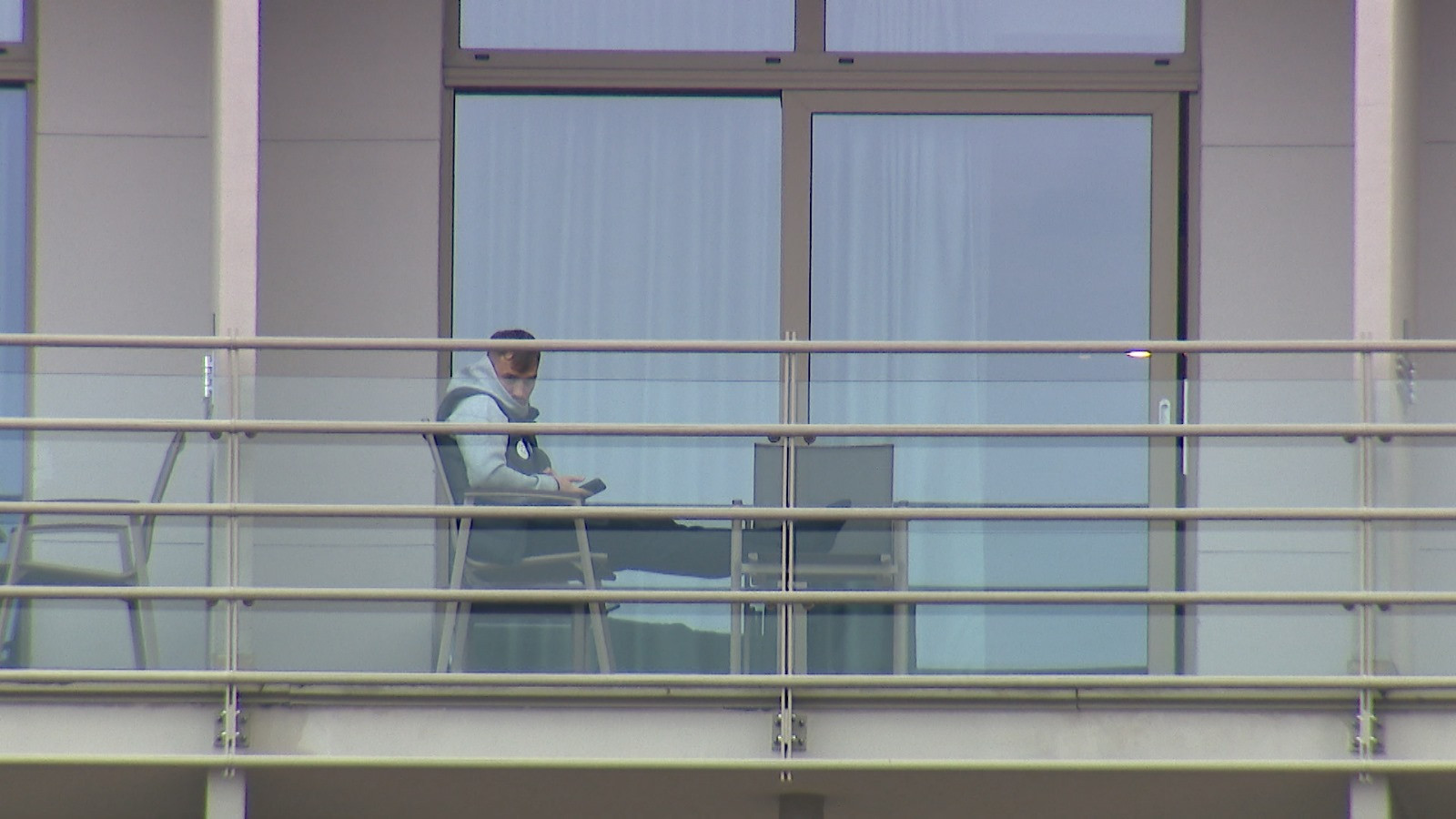 Ochii... de la etajul 5! Accidentat, Olaru a văzut FCSB - Dinamo Kiev de la balconul hotelului