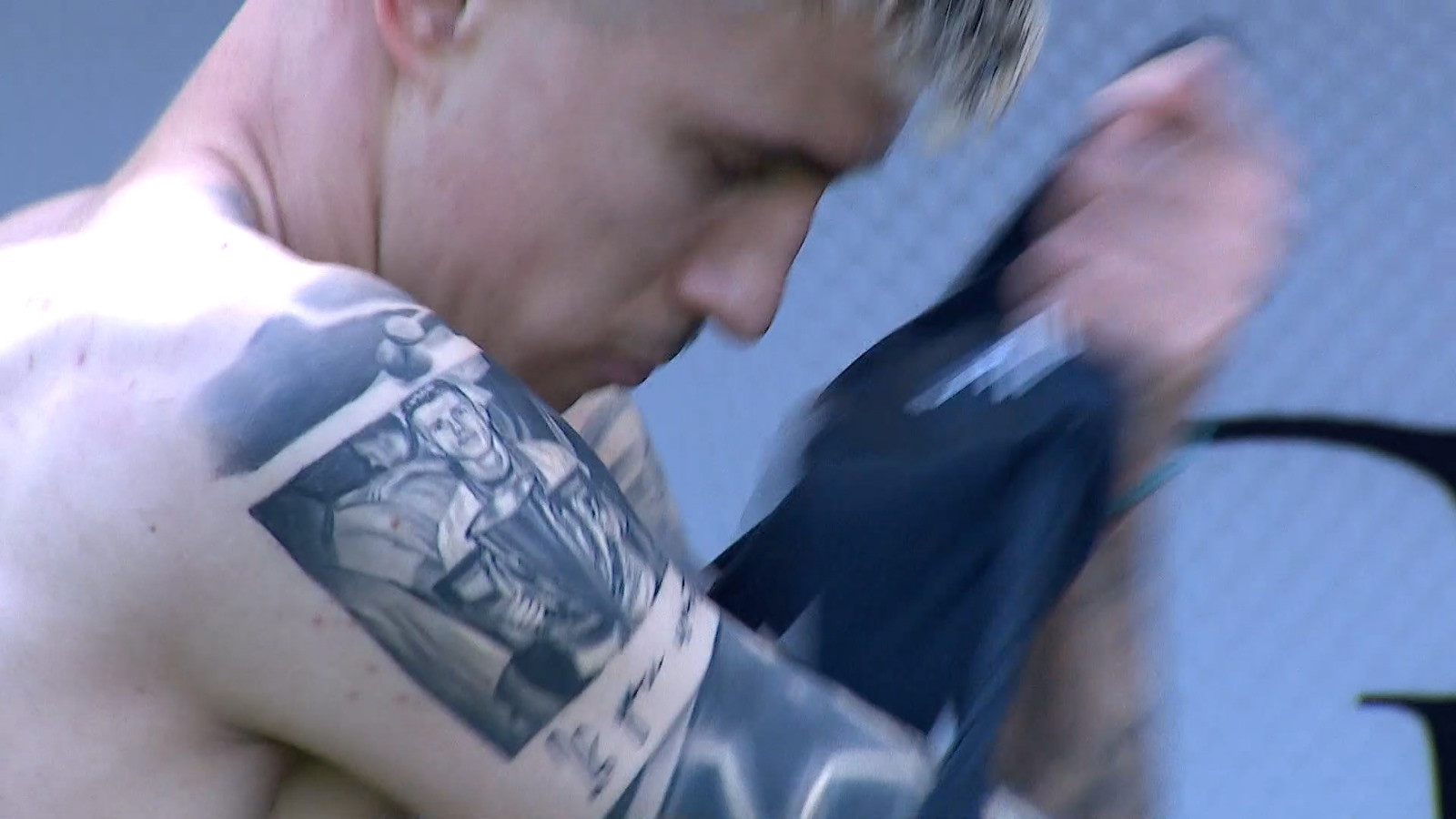 Tavi Popescu și-a etalat noul tatuaj &icirc;n Antalya! Imagini și cu Pantea și Cisotti