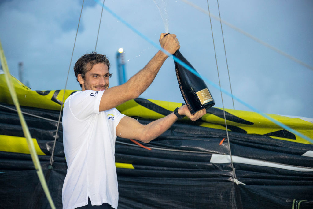 Charlie Dalin a c&acirc;știgat Vendee Globe, &icirc;mbunătățind recordul cu mai mult de 9 zile!