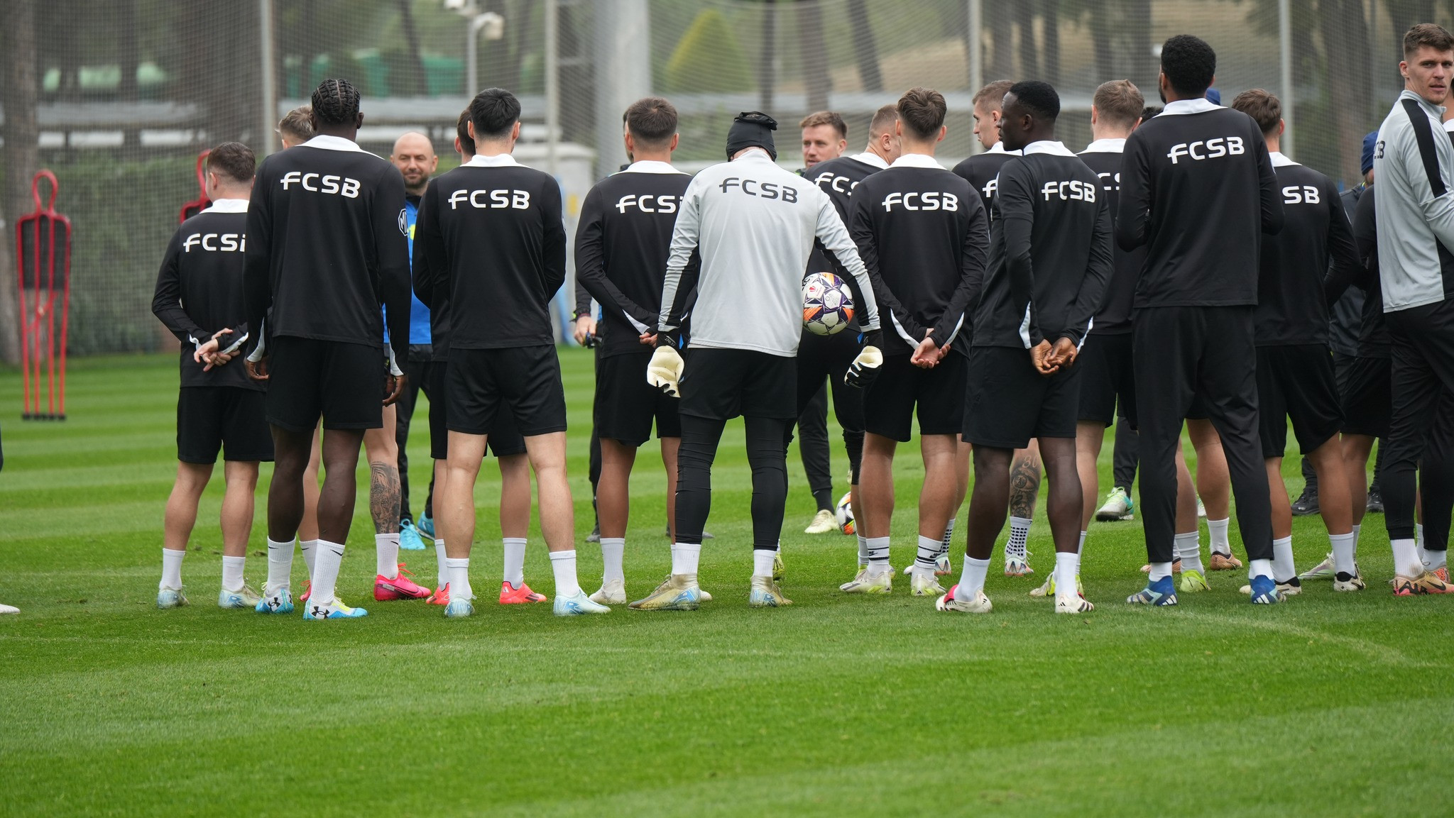 3 jucători, OUT din lotul lui FCSB: Aici au primit doar o confirmare