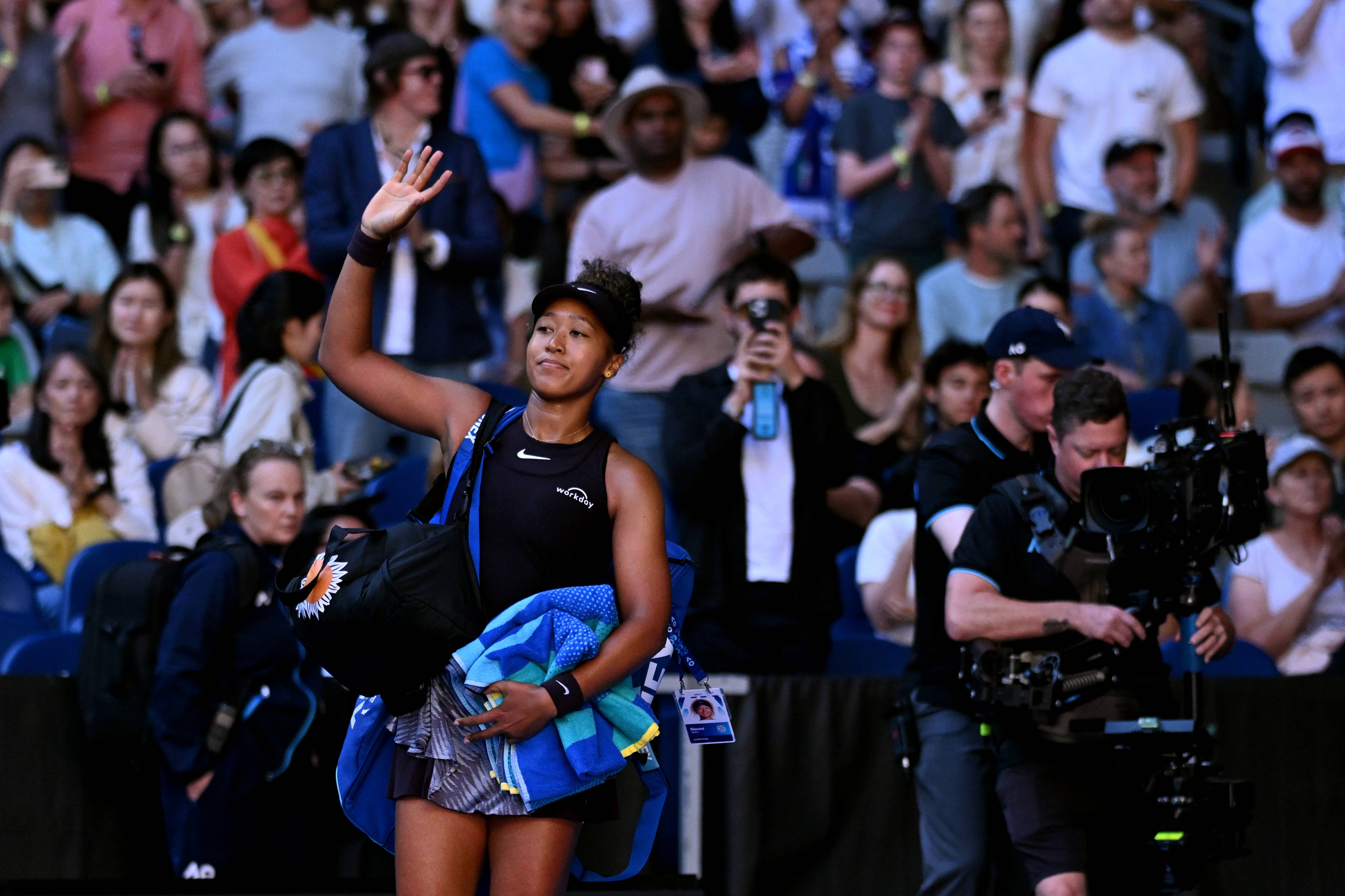 Naomi Osaka s-a retras de la Australian Open, după un singur set pierdut &icirc;n &bdquo;meciul mămicilor&rdquo; din turul trei