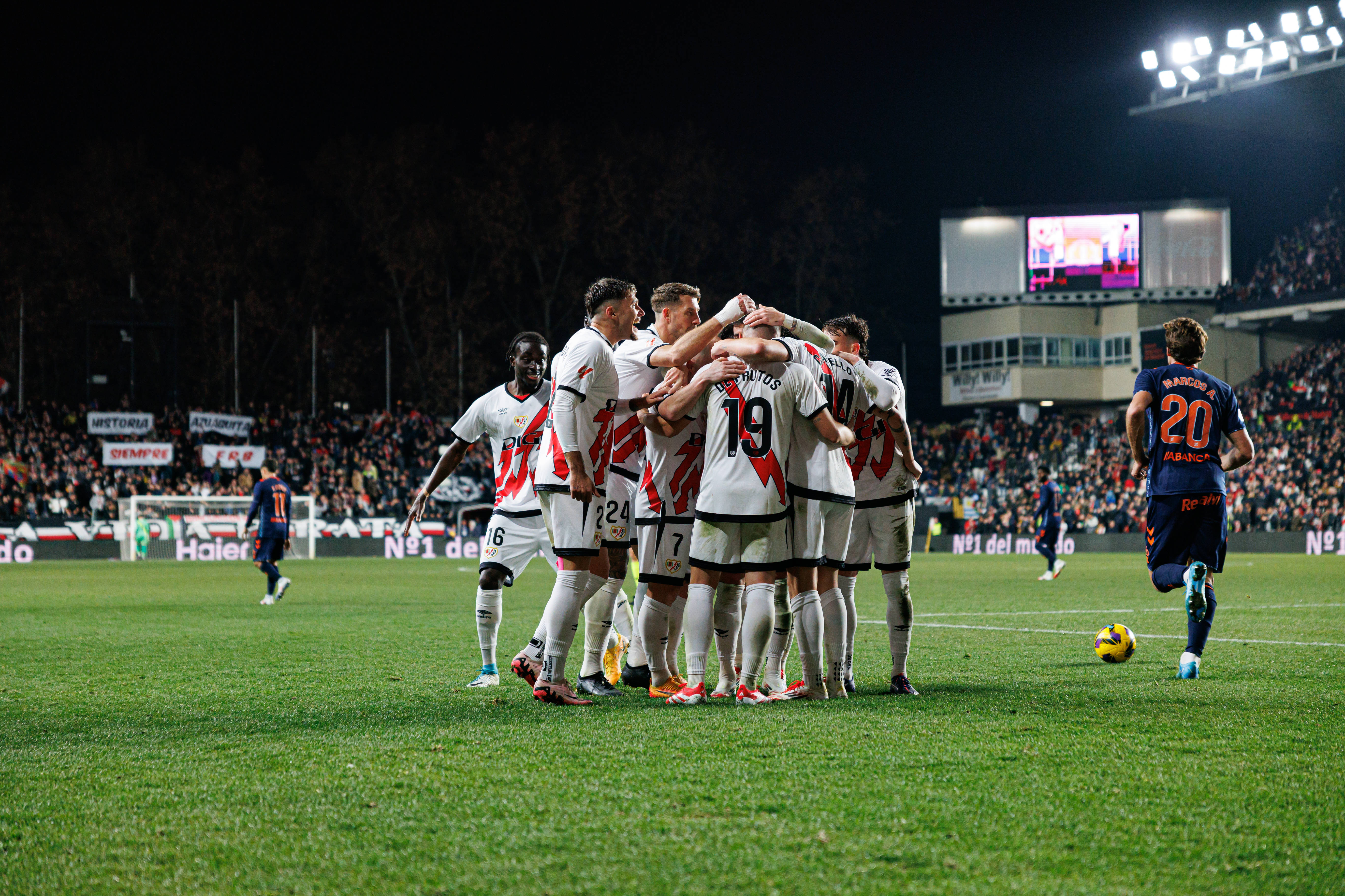 Gata! Pleacă de la Rayo Vallecano și semnează cu rivala din Barcelona