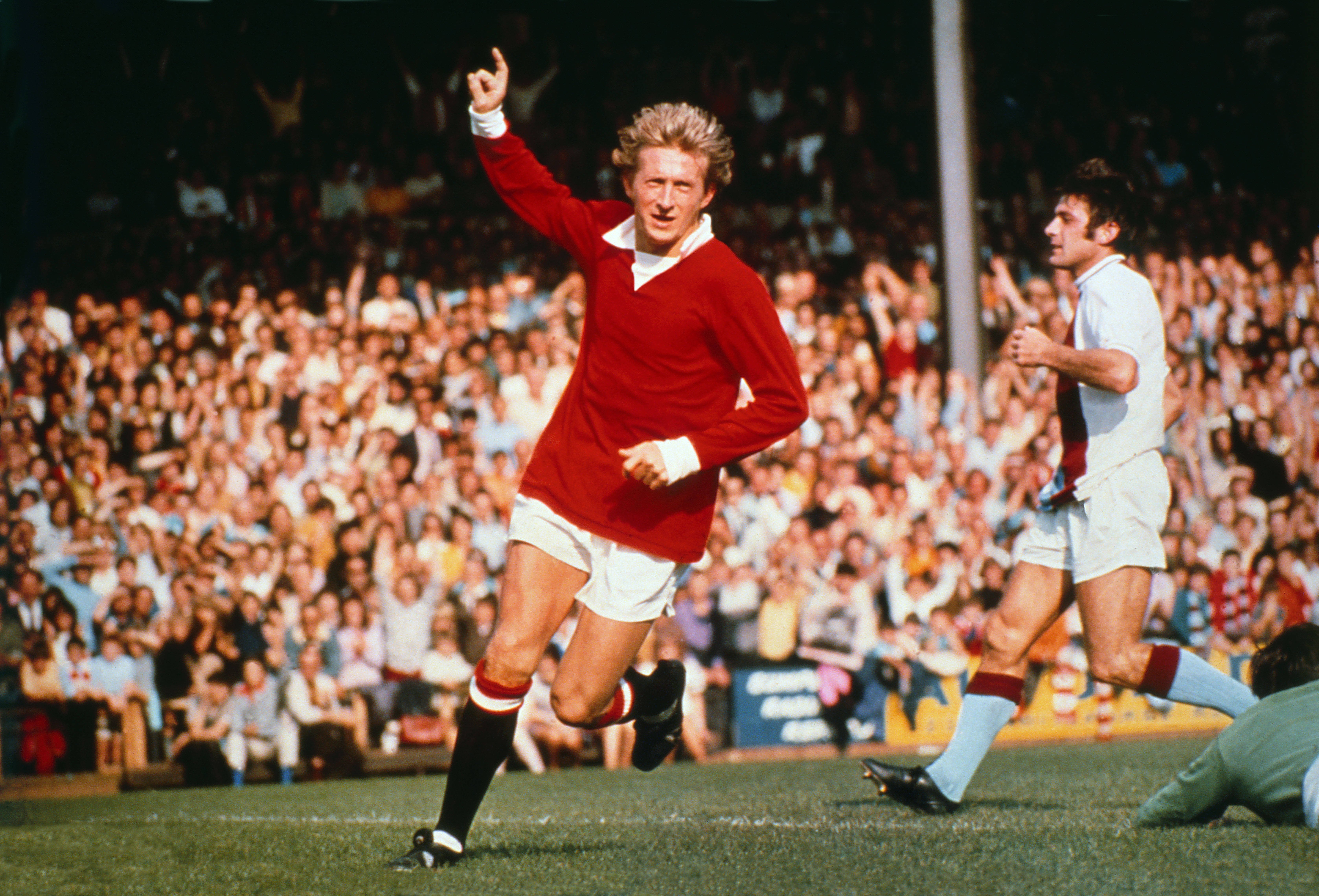 A murit Denis Law, legenda lui Manchester United care a c&acirc;știgat Balonul de Aur!
