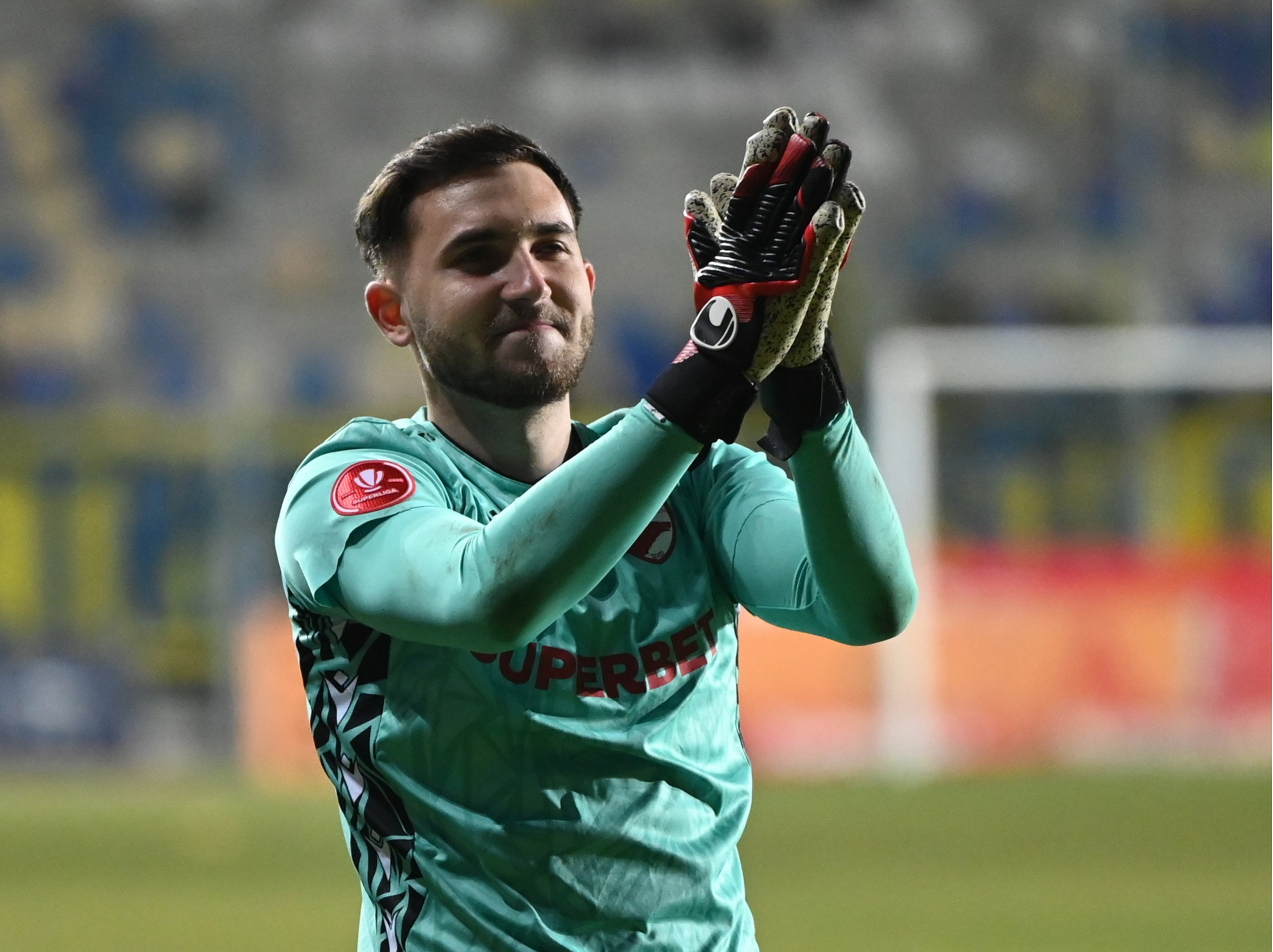 Universitatea Craiova - Dinamo 1-1: derby spectaculos &icirc;n Bănie, cu portarul &bdquo;c&acirc;inilor&ldquo;, Alexandru Roșca, &icirc;ntr-o zi memorabilă