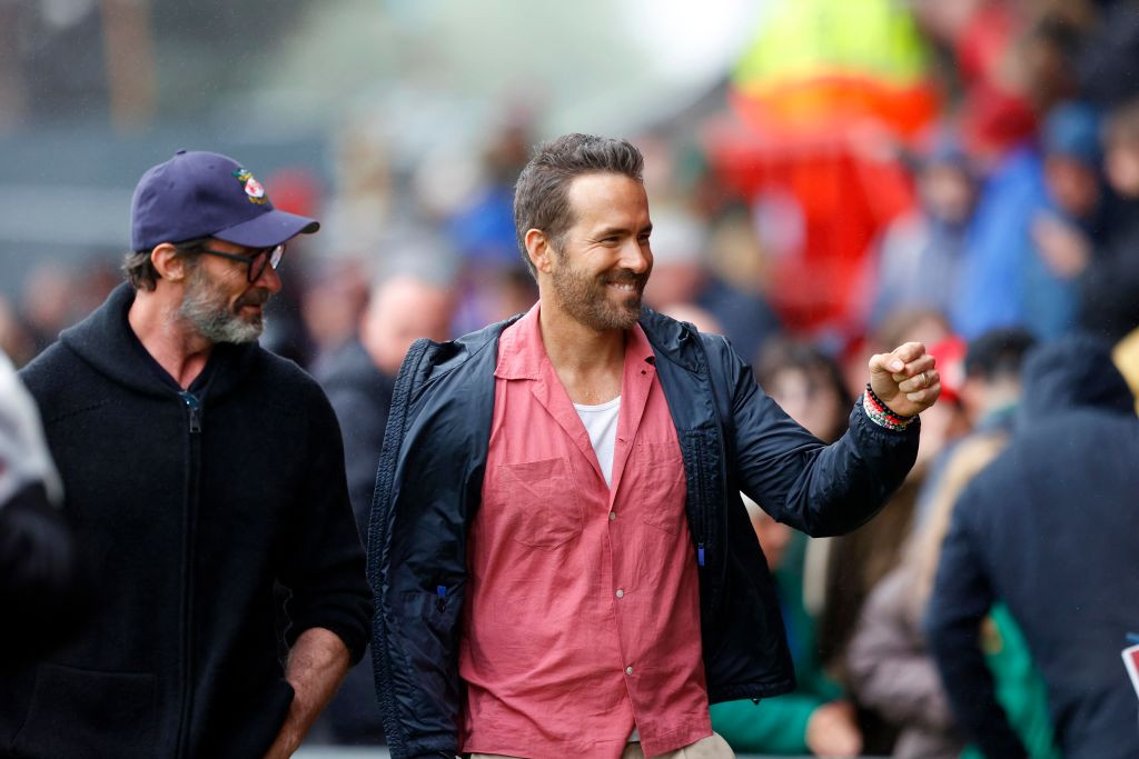 Ryan Reynolds s-a mai implicat la două cluburi de fotbal, după ce a făcut senzație cu Wrexham!