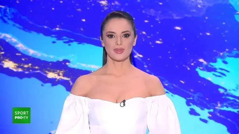 Dinamo riscă să joace fără spectatori. Fanii au aruncat cu torțe și petarde la Craiova (20.01.2025)