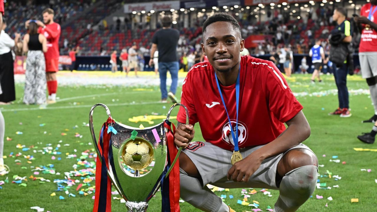 Luis Phelipe a semnat contractul! ”Îi dorim meciuri strălucitoare în tricoul nostru”