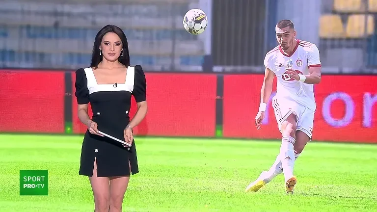 Aaron Boupendza, OUT de la Rapid. David Ankeye ratează meciul cu Universitatea Craiova