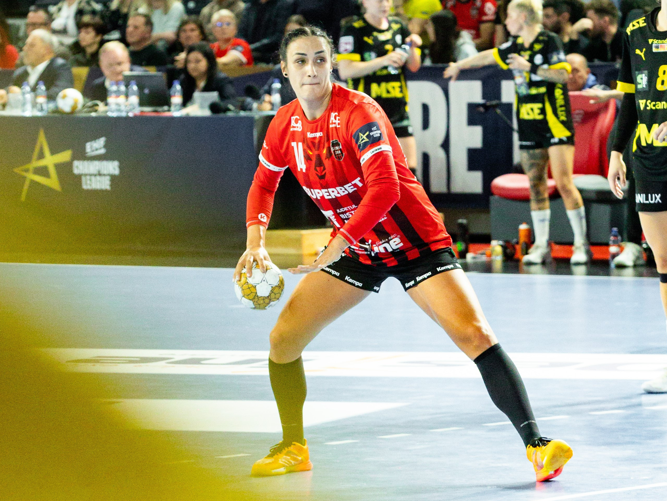 Bianca Bazaliu, mașină de goluri pentru Gloria cu Ferencvaros &icirc;n Liga Campionilor, dar Bistrița a fost răpusă