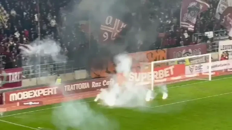 Atmosferă incendiară &icirc;n Giulești, la Rapid - Universitatea Craiova