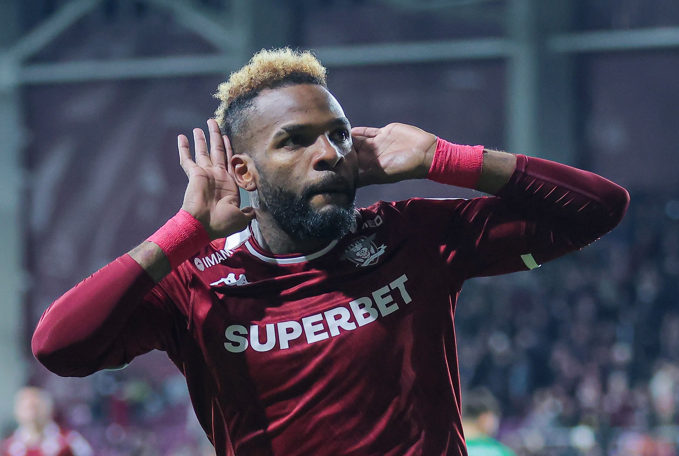 Se face transferul lui Aaron Boupendza! C&acirc;t &icirc;ncasează Rapid + unde ajunge atacantul