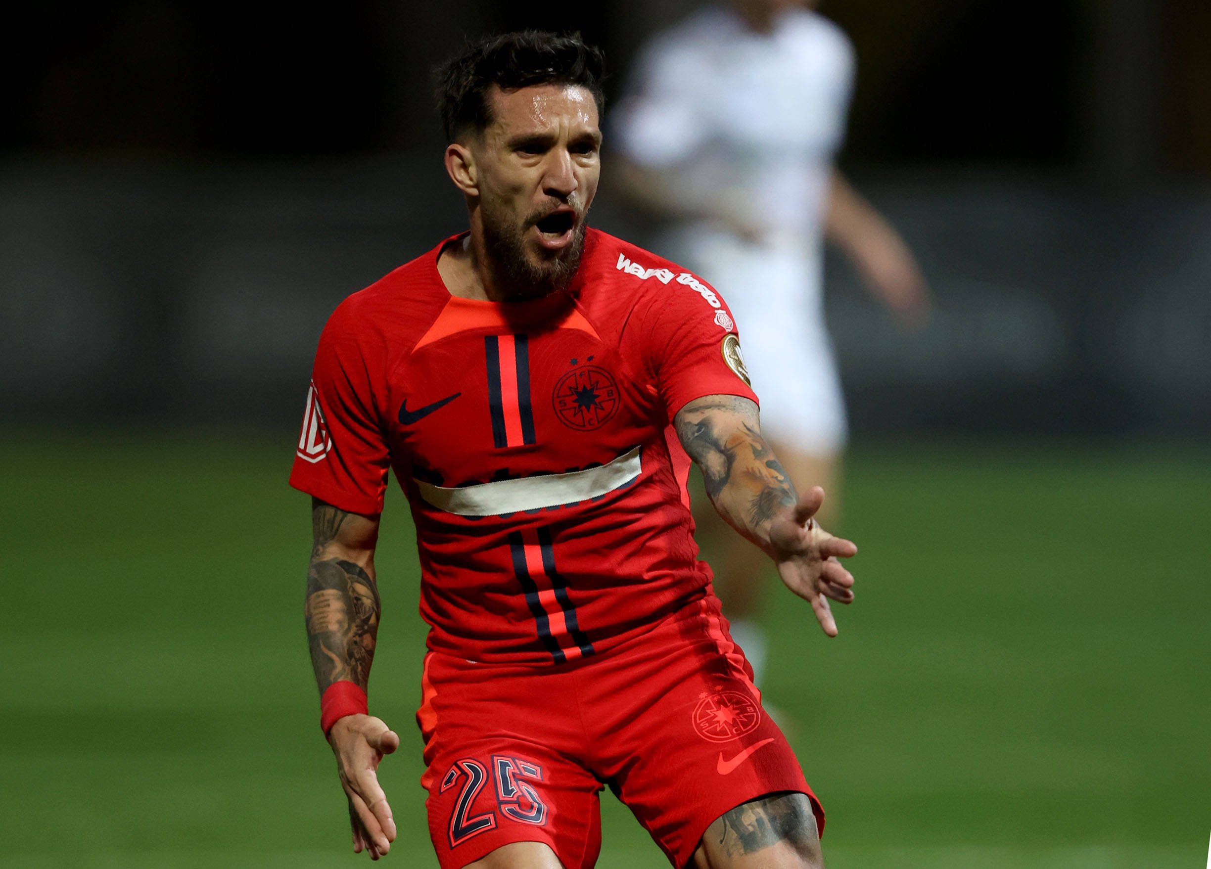 Bookmakerii au decis! Ce șanse are FCSB să o bată pe Manchester United