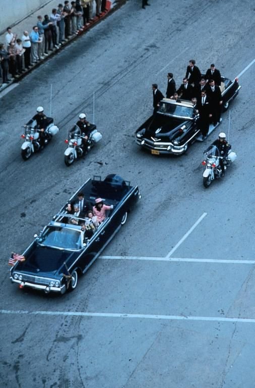 Reacția lui Oliver Stone la decizia lui Trump de a face publice dosarele asasinării lui JFK