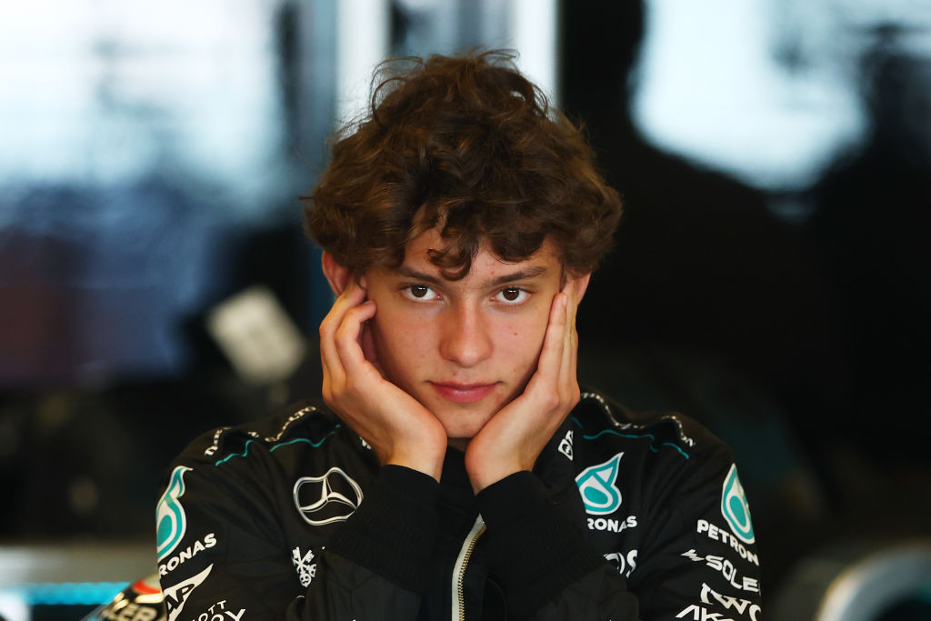 Un pilot din Formula 1 a dat examenul pentru permisul auto, după ce semnase contractul cu Mercedes!