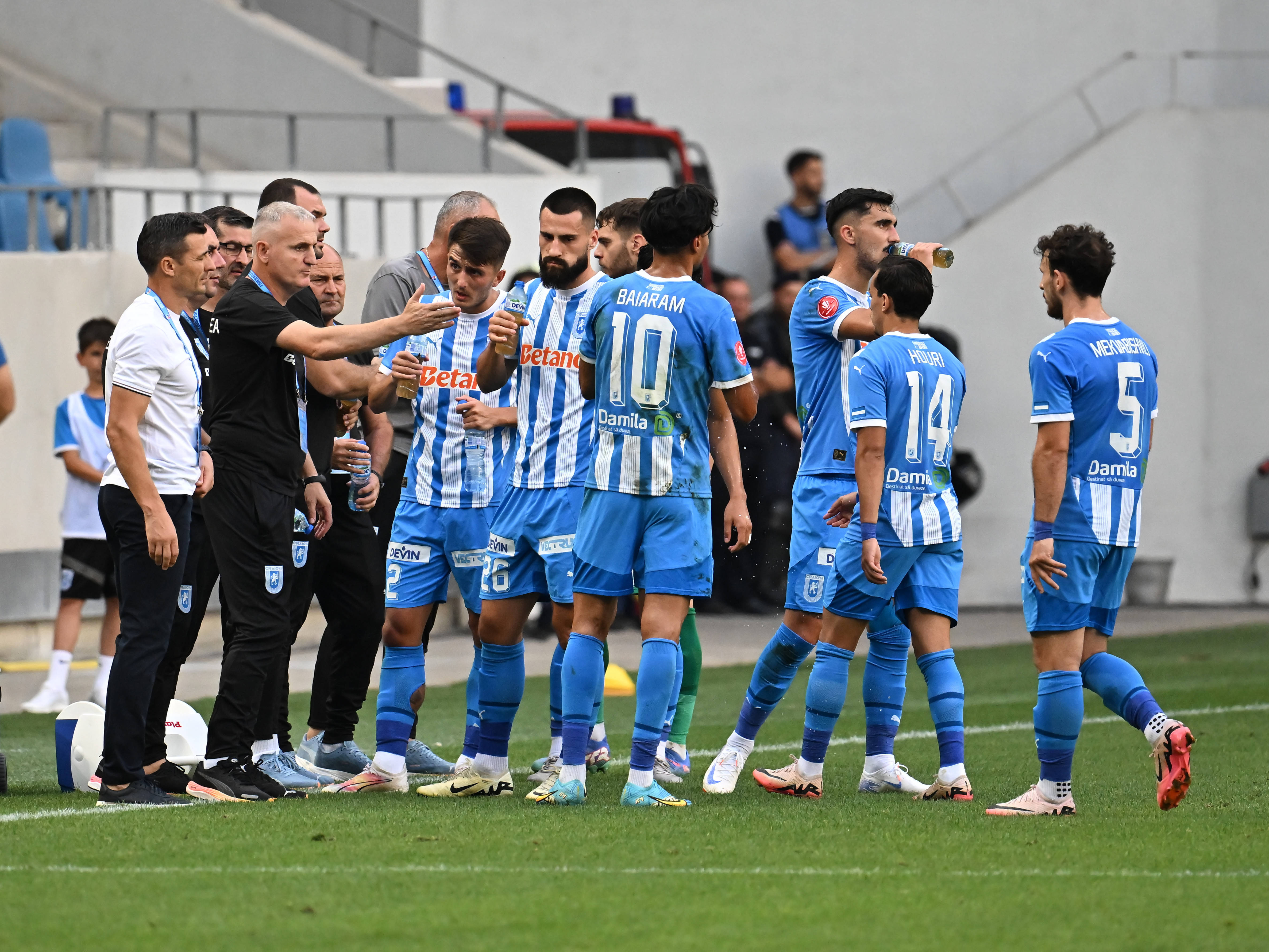 A plecat de la Universitatea Craiova și a fost deja prezentat la noua echipă