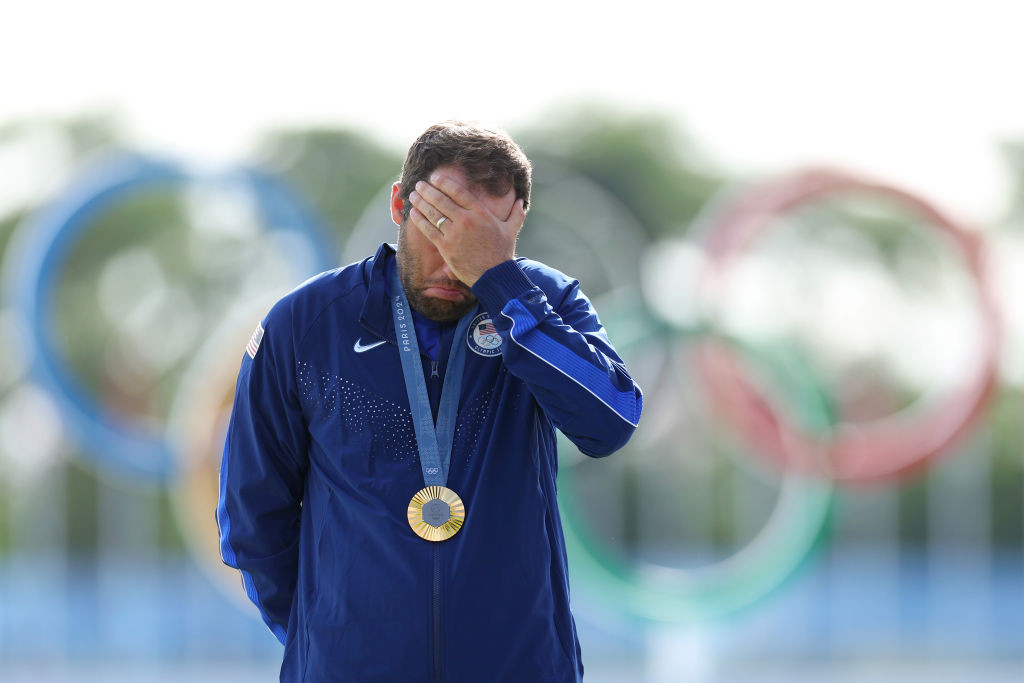 Campionul olimpic de la Paris revine &icirc;n activitate, după ce și-a tăiat m&acirc;na cu un pahar la petrecerea de Crăciun