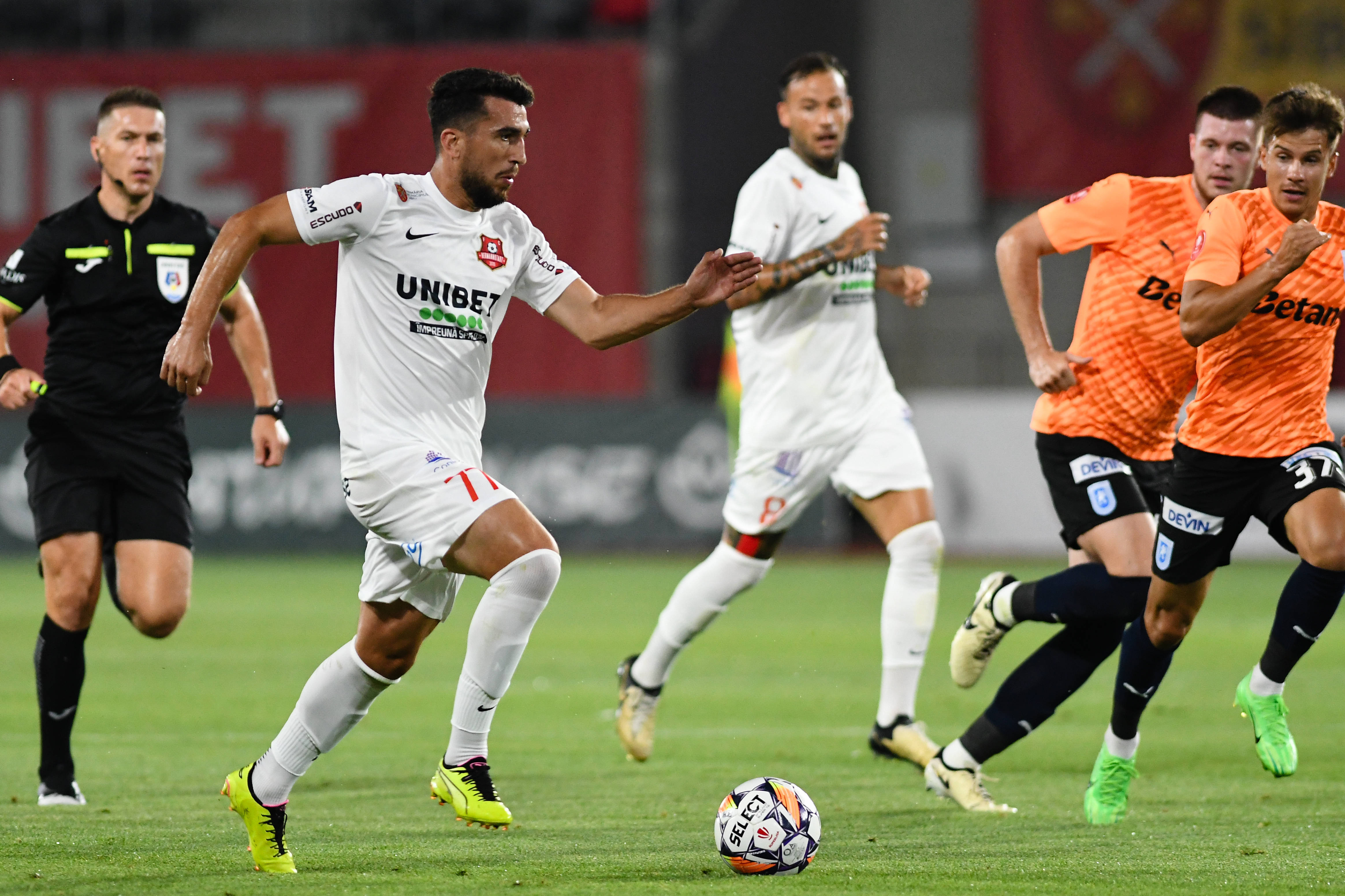 Ronaldo Deaconu, prezentat la noua echipă! &rdquo;Am semnat cu mijlocașul ofensiv&rdquo;