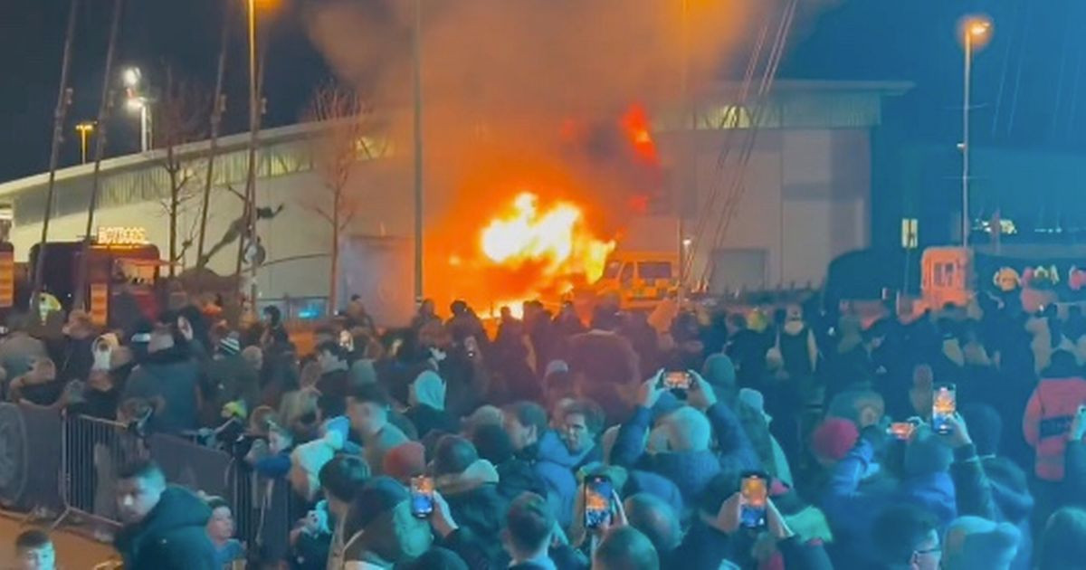 Alertă la Manchester, &icirc;naintea duelului din Champions League! Fanii au fost evacuați din cauza unui incendiu