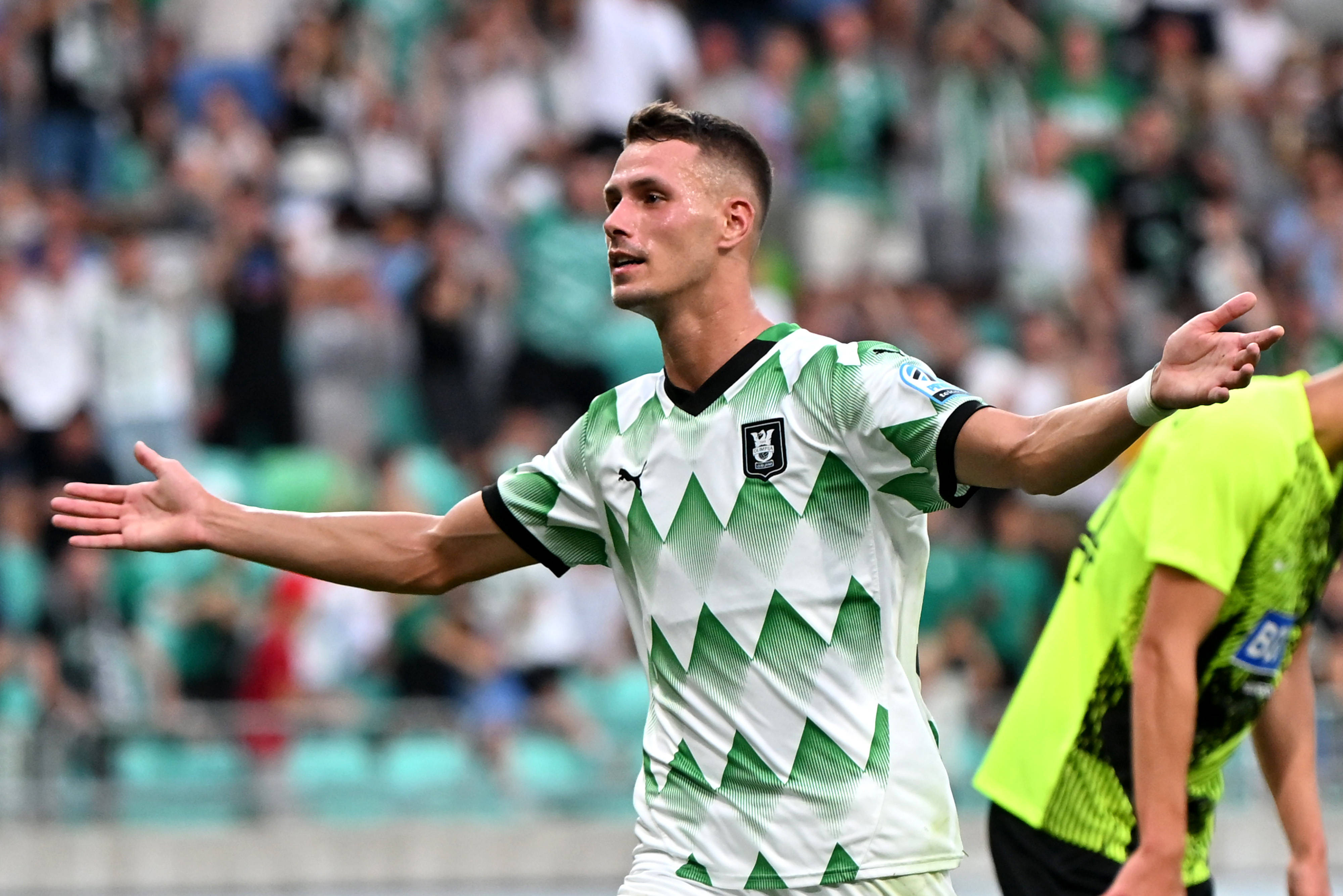 Austriecii se m&acirc;ndresc cu Raul Florucz: Stranierul săptăm&acirc;nii face valuri!