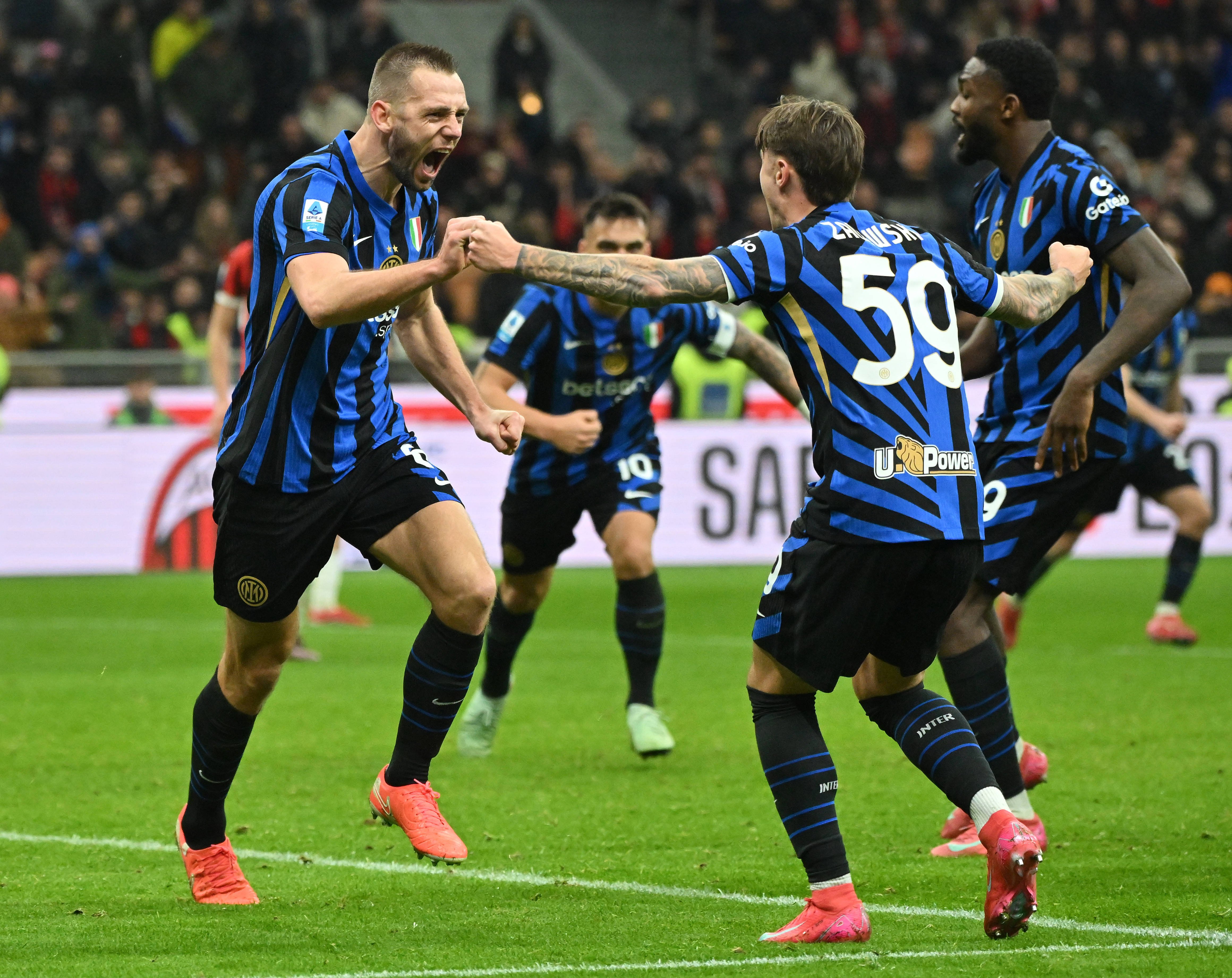 AC Milan - Inter Milano și AS Roma - Napoli, ce derby-uri! Goluri pentru puncte prețioase &icirc;n minutele 90+3 și 90+2