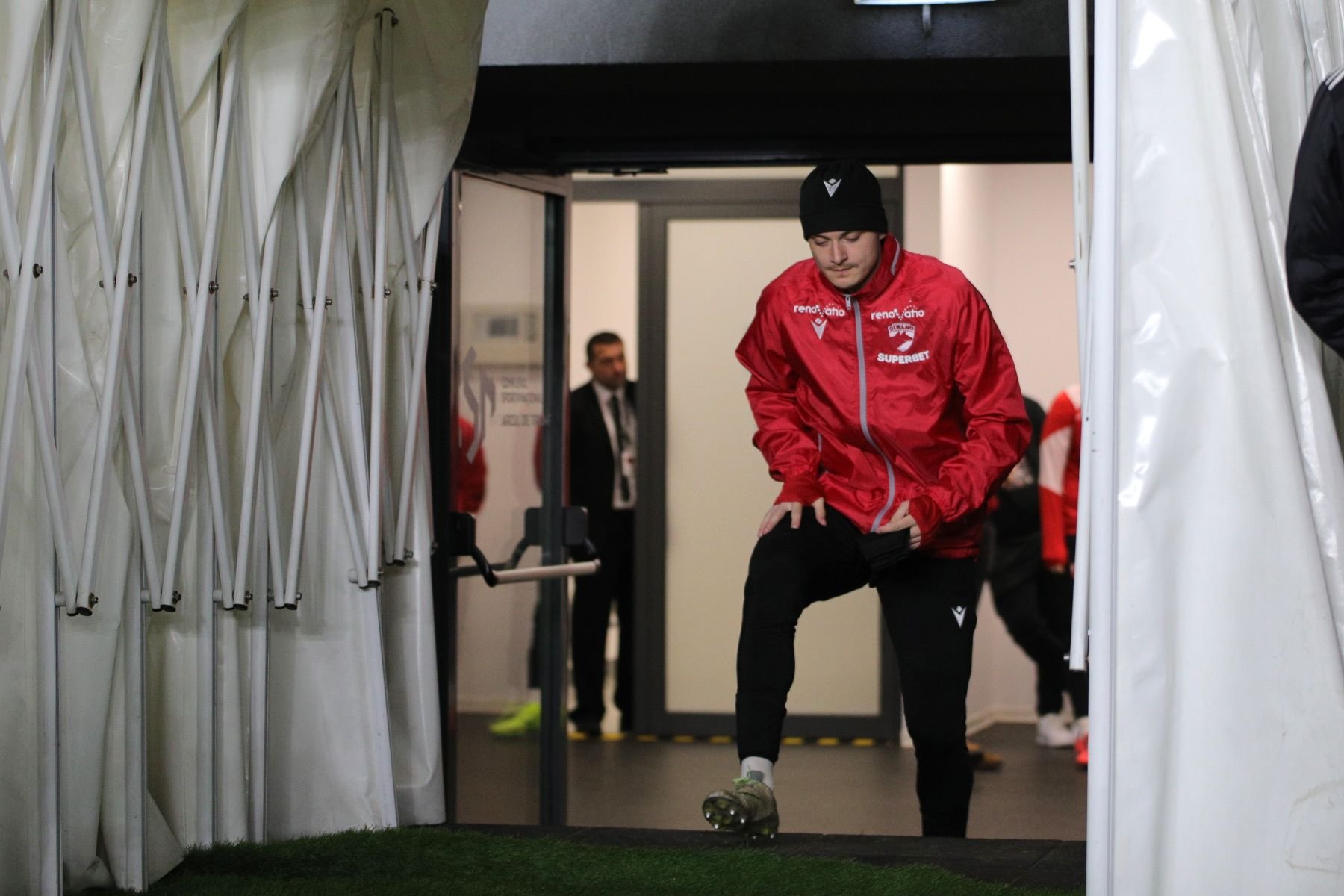 Dinamo s-a despărțit de un fotbalist, după venirea lui Stipe Perica