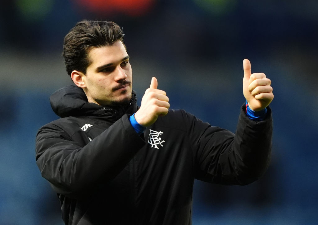 Ar trebui să muncească și să-i pună un contract &icirc;n față . Presiuni majore din Scoția pentru oficialii lui Rangers