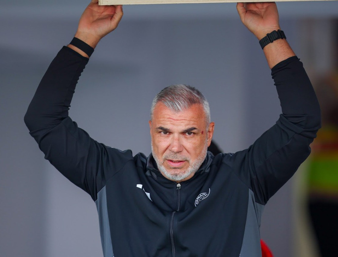 Olăroiu, premiat &icirc;n Emirate după ce a amenințat că pleacă de la Sharjah: &bdquo;&Icirc;l felicităm pe Cosmin!&ldquo;