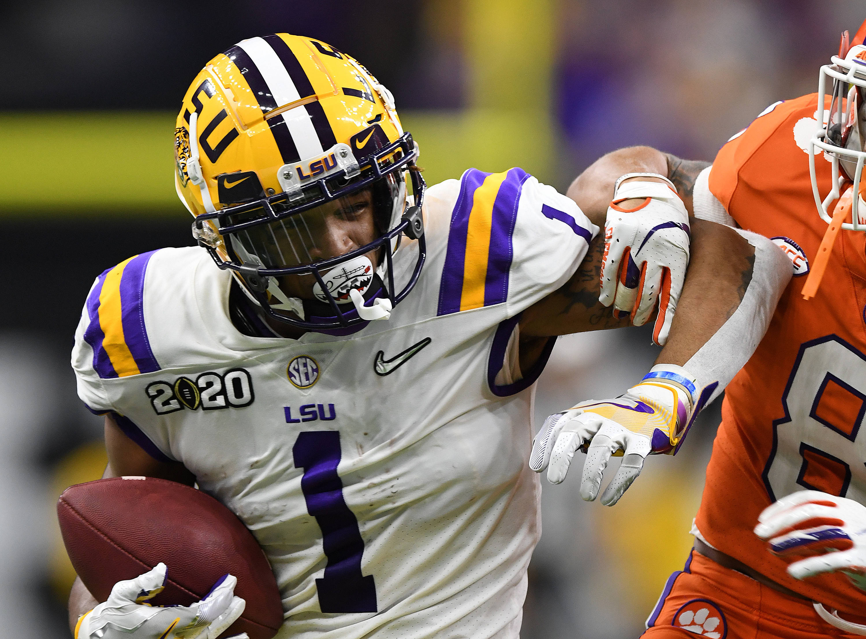 Ja Marr Chase este Regele . Top 10 salarii anuale exprimate &icirc;n dolari pentru poziția de wide receiver. Super Bowl e live pe VOYO