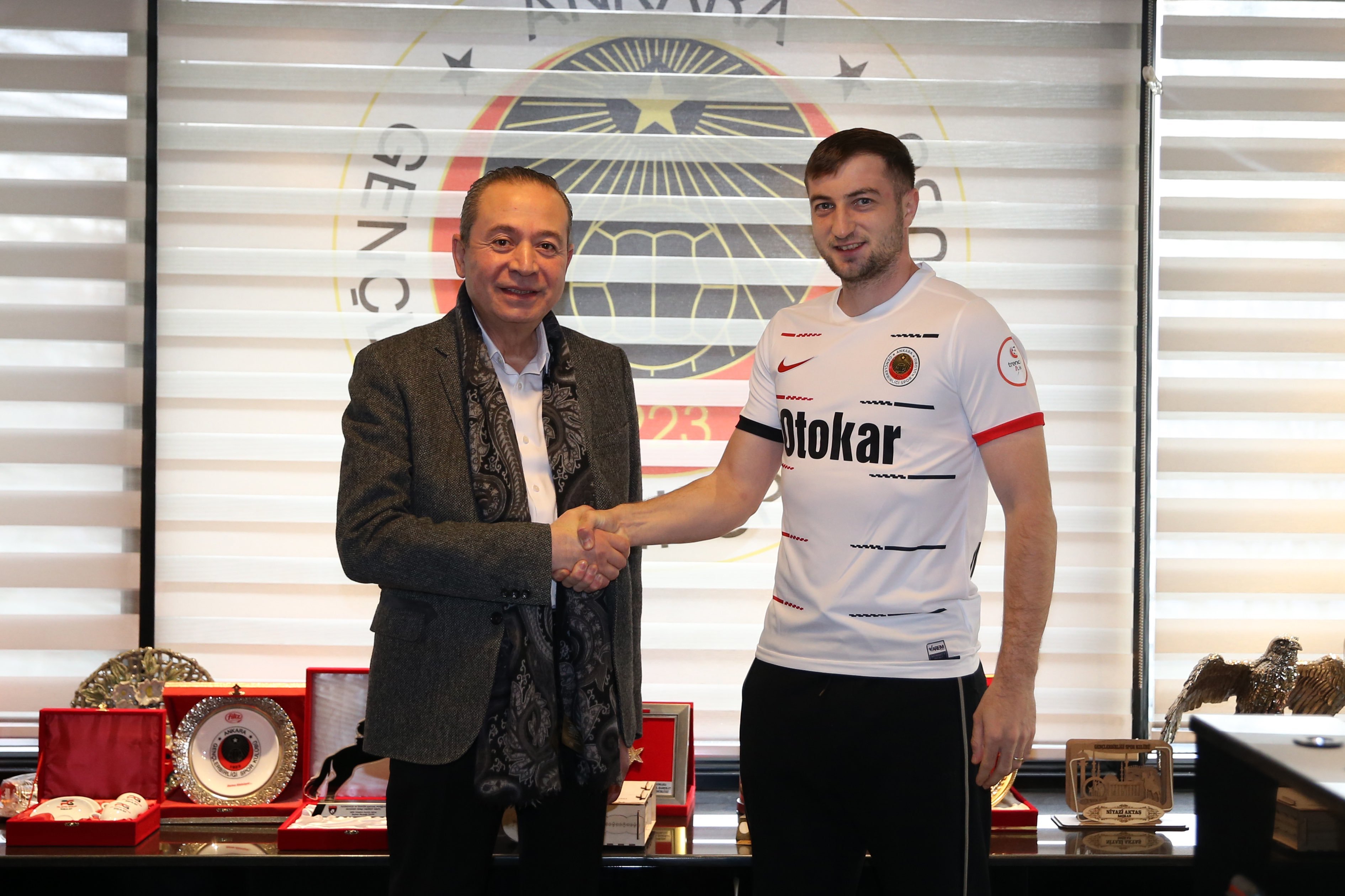 Daniel Popa, transfer surprinzător! Unde a fost prezentat fostul atacant de la FCSB