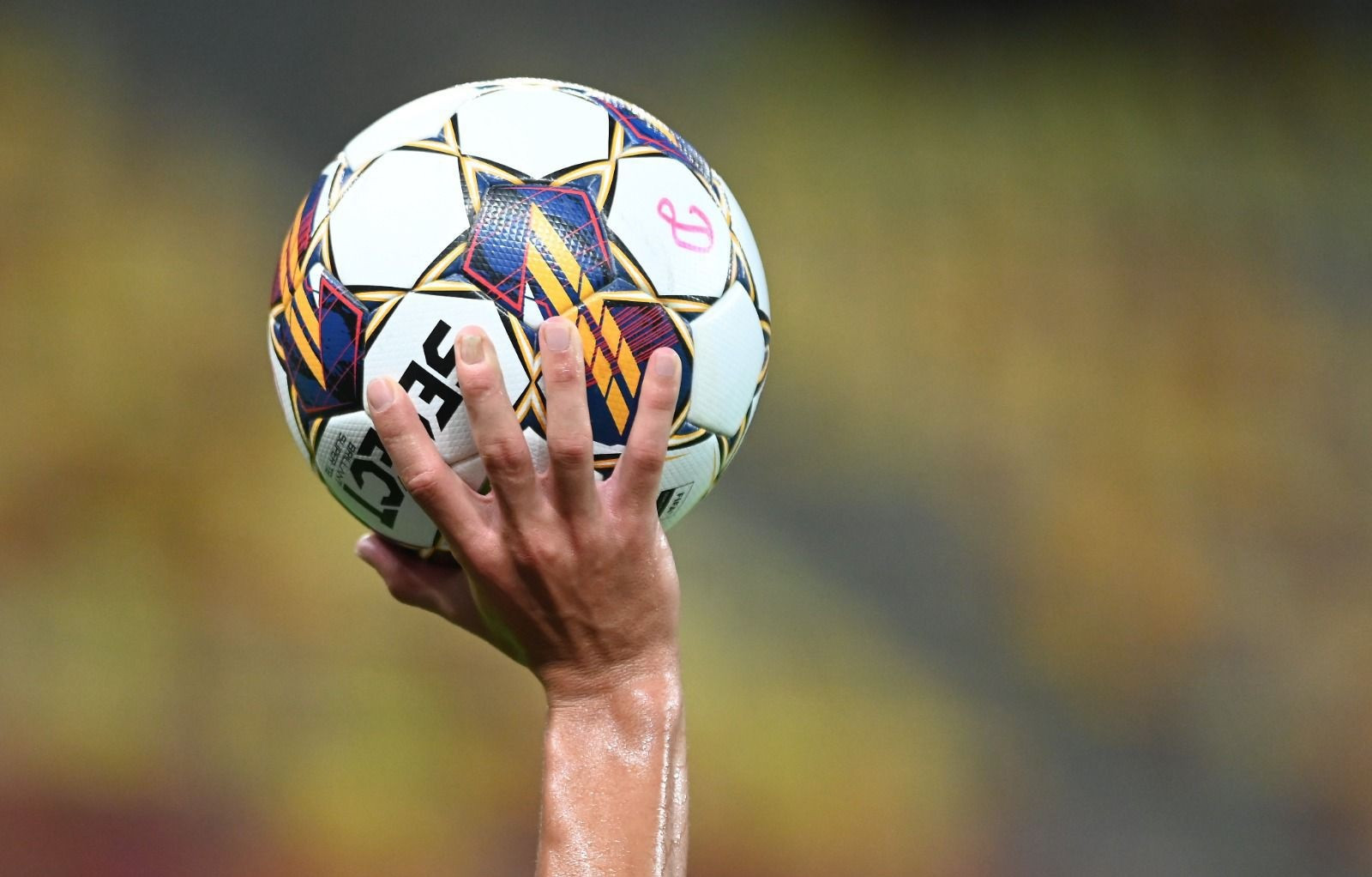 FCSB și Rapid se bat din nou pentru un jucător din SuperLiga: &rdquo;Fără 500.000&euro; nu face pas &icirc;n afara clubului&rdquo;